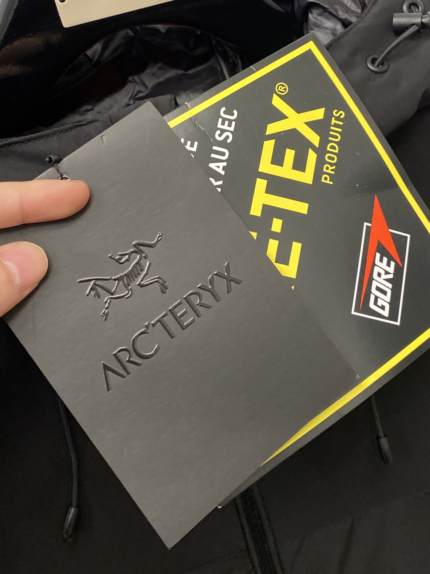 🌾退换始祖鸟、2025最新款男士轻薄羽绒服、面料柔软舒适 ．上身版型超赞 ．拉链．辅料都是客供 、进口面