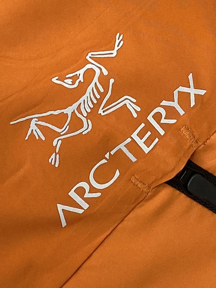 🌾退换始祖鸟、2025最新款男士轻薄羽绒服、面料柔软舒适 ．上身版型超赞 ．拉链．辅料都是客供 、进口面