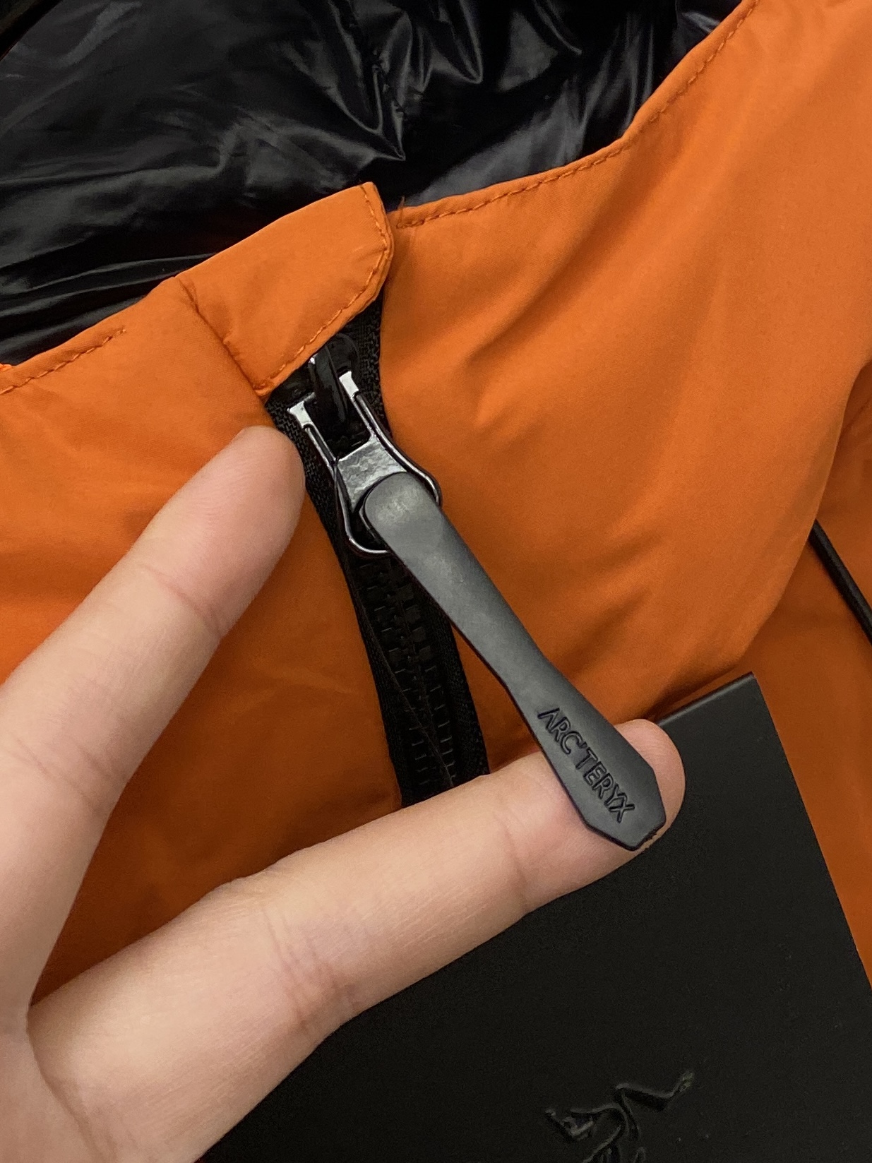 🌾退换始祖鸟、2025最新款男士轻薄羽绒服、面料柔软舒适 ．上身版型超赞 ．拉链．辅料都是客供 、进口面