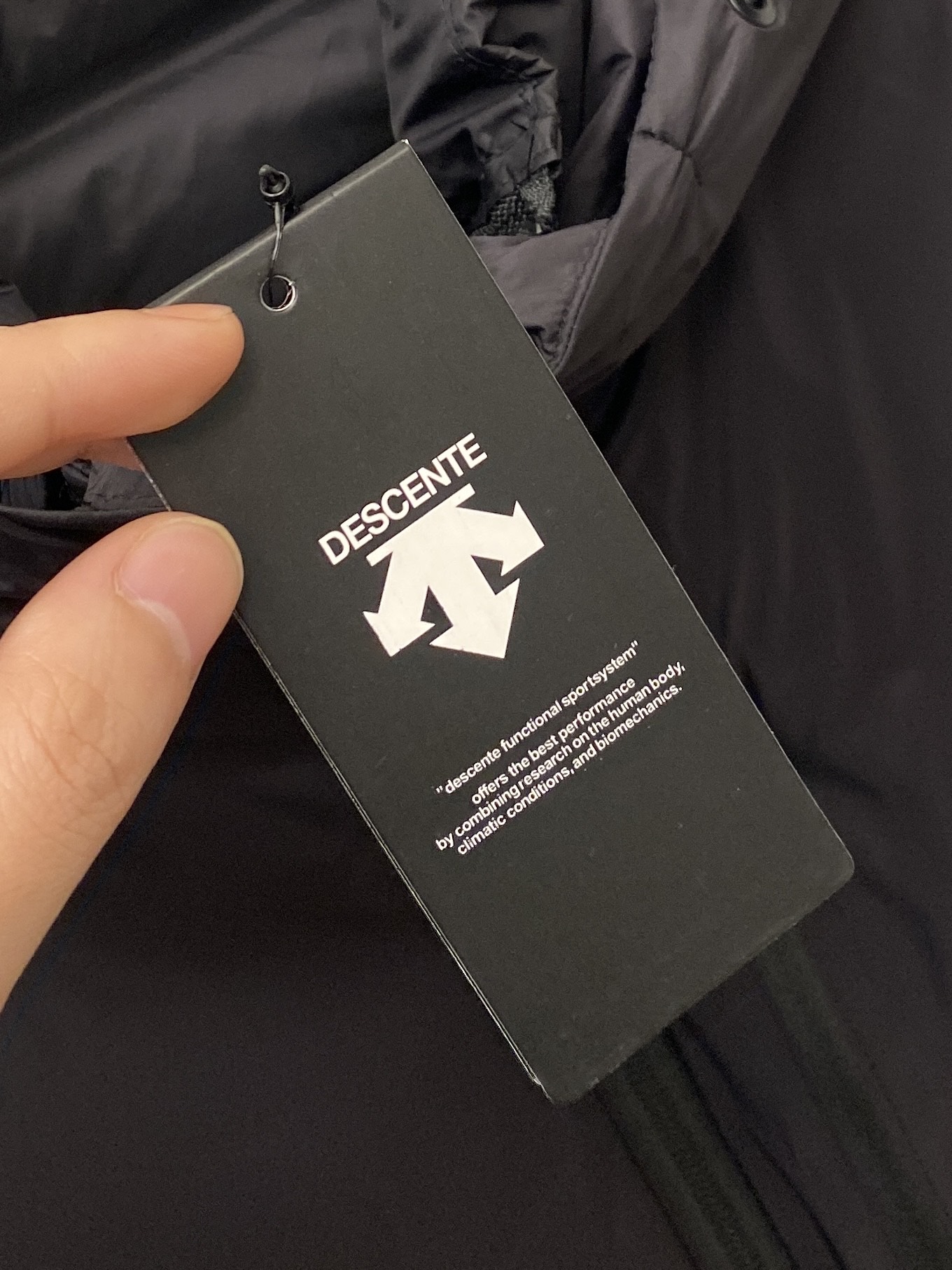 🌾退换DESCENTE迪桑特、2025最新款男士羽绒马甲、面料柔软舒适 ．上身版型超赞 ．拉链．辅料都是