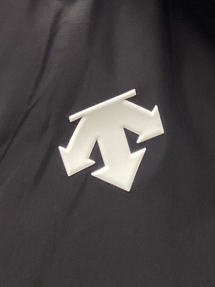 🌾退换DESCENTE迪桑特、2025最新款男士羽绒马甲、面料柔软舒适 ．上身版型超赞 ．拉链．辅料都是