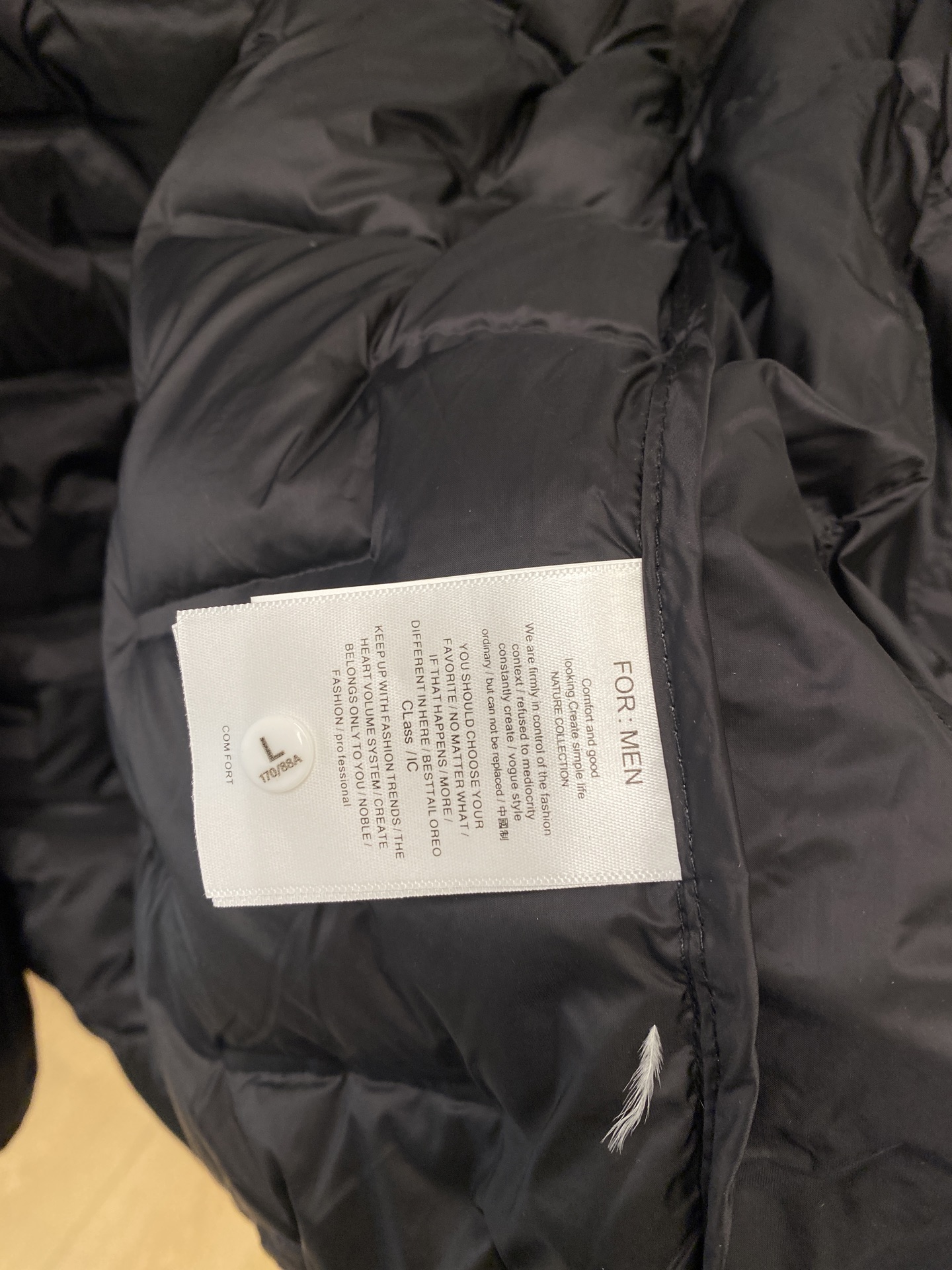 🌾退换DESCENTE迪桑特、2025最新款男士羽绒马甲、面料柔软舒适 ．上身版型超赞 ．拉链．辅料都是