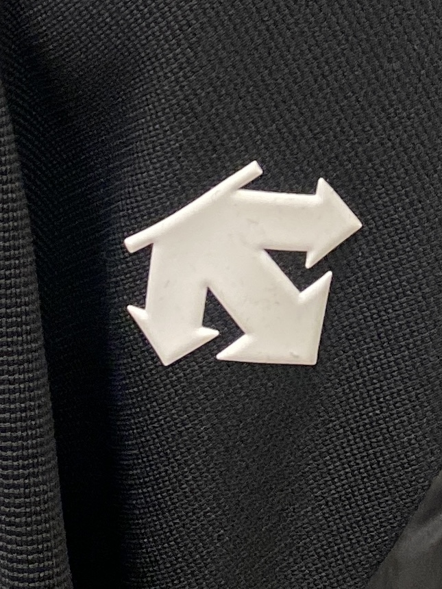 🌾退换DESCENTE迪桑特、2025最新款男士羽绒夹克、面料柔软舒适 ．上身版型超赞 ．拉链．辅料都是