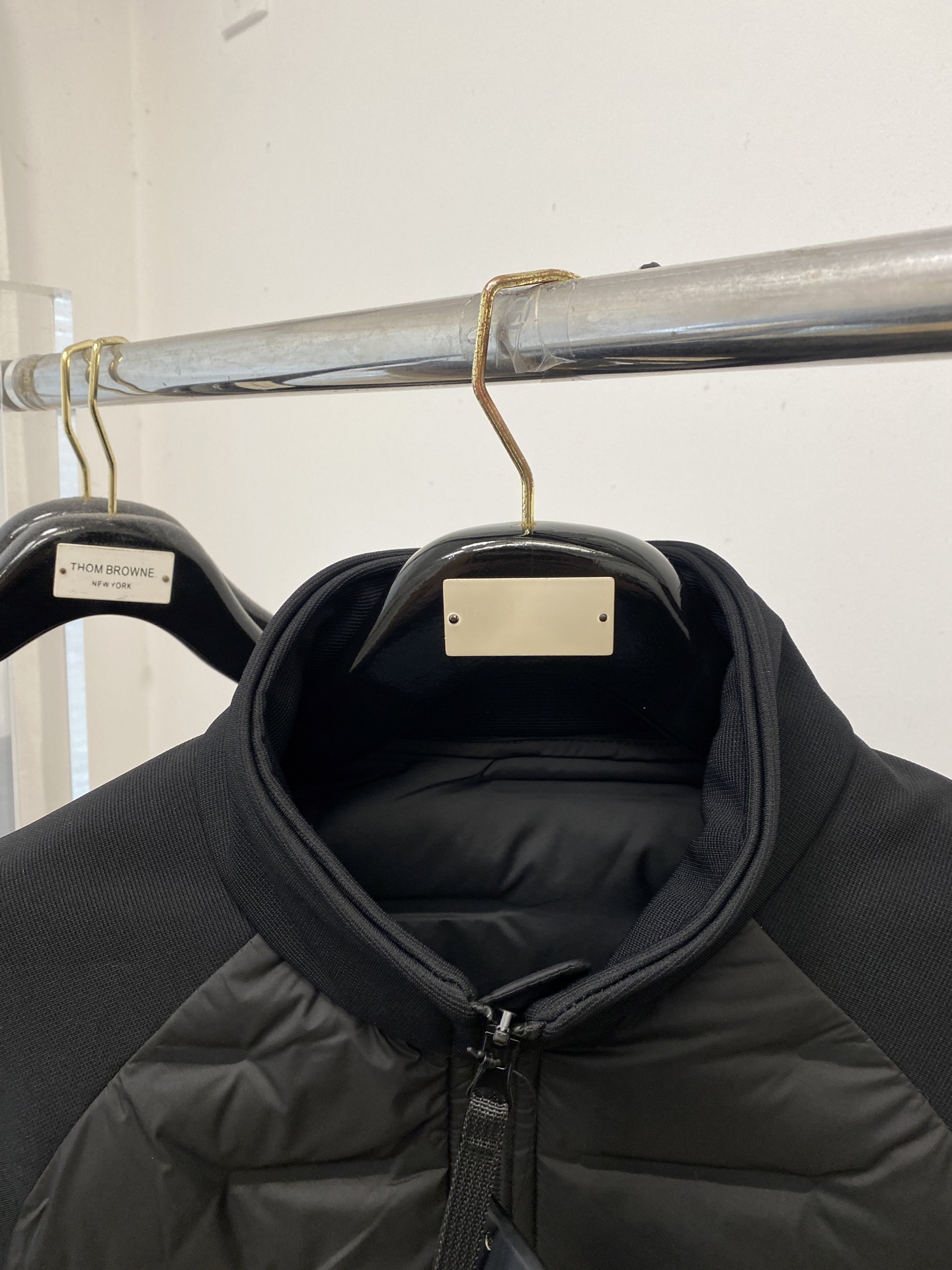 🌾退换DESCENTE迪桑特、2025最新款男士羽绒夹克、面料柔软舒适 ．上身版型超赞 ．拉链．辅料都是