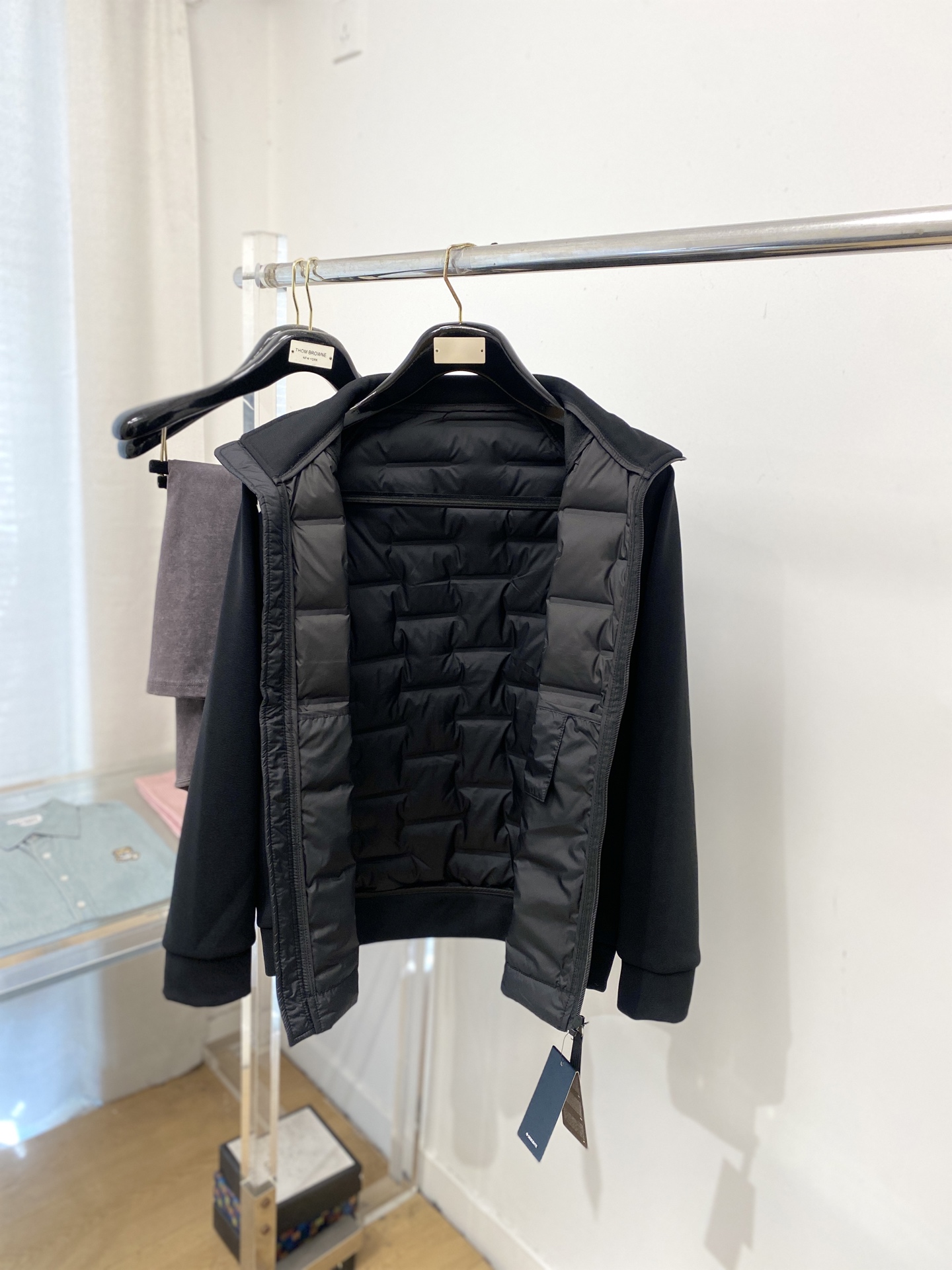 🌾退换DESCENTE迪桑特、2025最新款男士羽绒夹克、面料柔软舒适 ．上身版型超赞 ．拉链．辅料都是