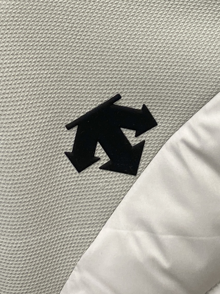 🌾退换DESCENTE迪桑特、2025最新款男士羽绒夹克、面料柔软舒适 ．上身版型超赞 ．拉链．辅料都是