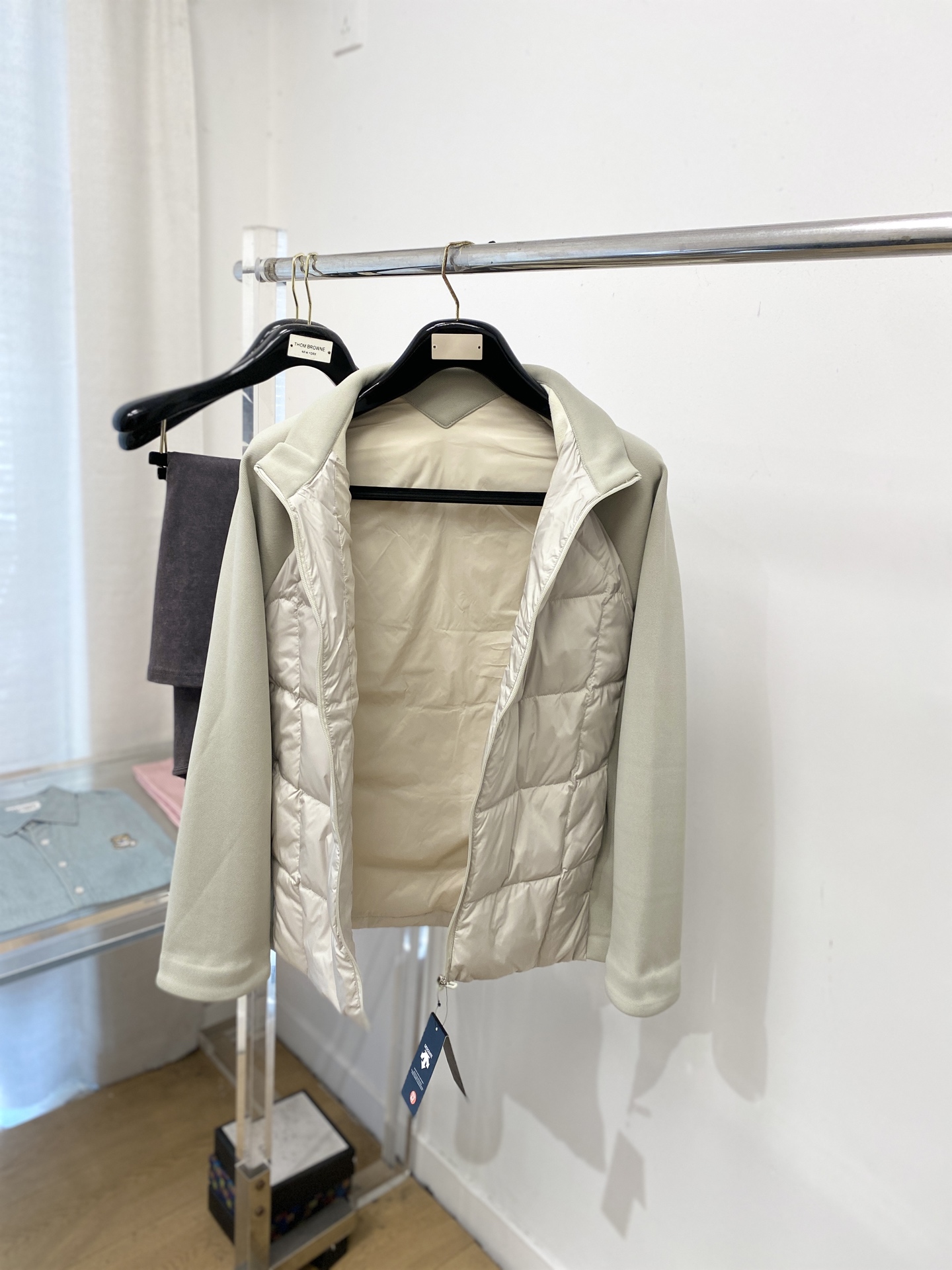 🌾退换DESCENTE迪桑特、2025最新款男士羽绒夹克、面料柔软舒适 ．上身版型超赞 ．拉链．辅料都是