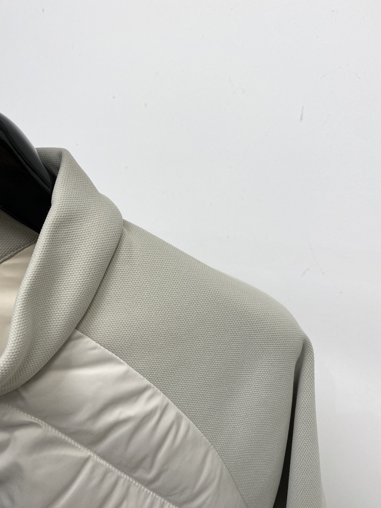 🌾退换DESCENTE迪桑特、2025最新款男士羽绒夹克、面料柔软舒适 ．上身版型超赞 ．拉链．辅料都是