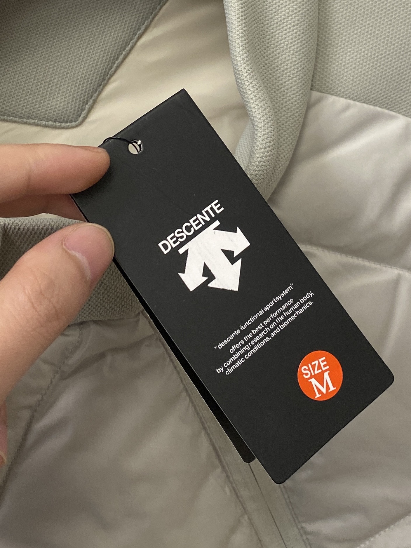 🌾退换DESCENTE迪桑特、2025最新款男士羽绒夹克、面料柔软舒适 ．上身版型超赞 ．拉链．辅料都是