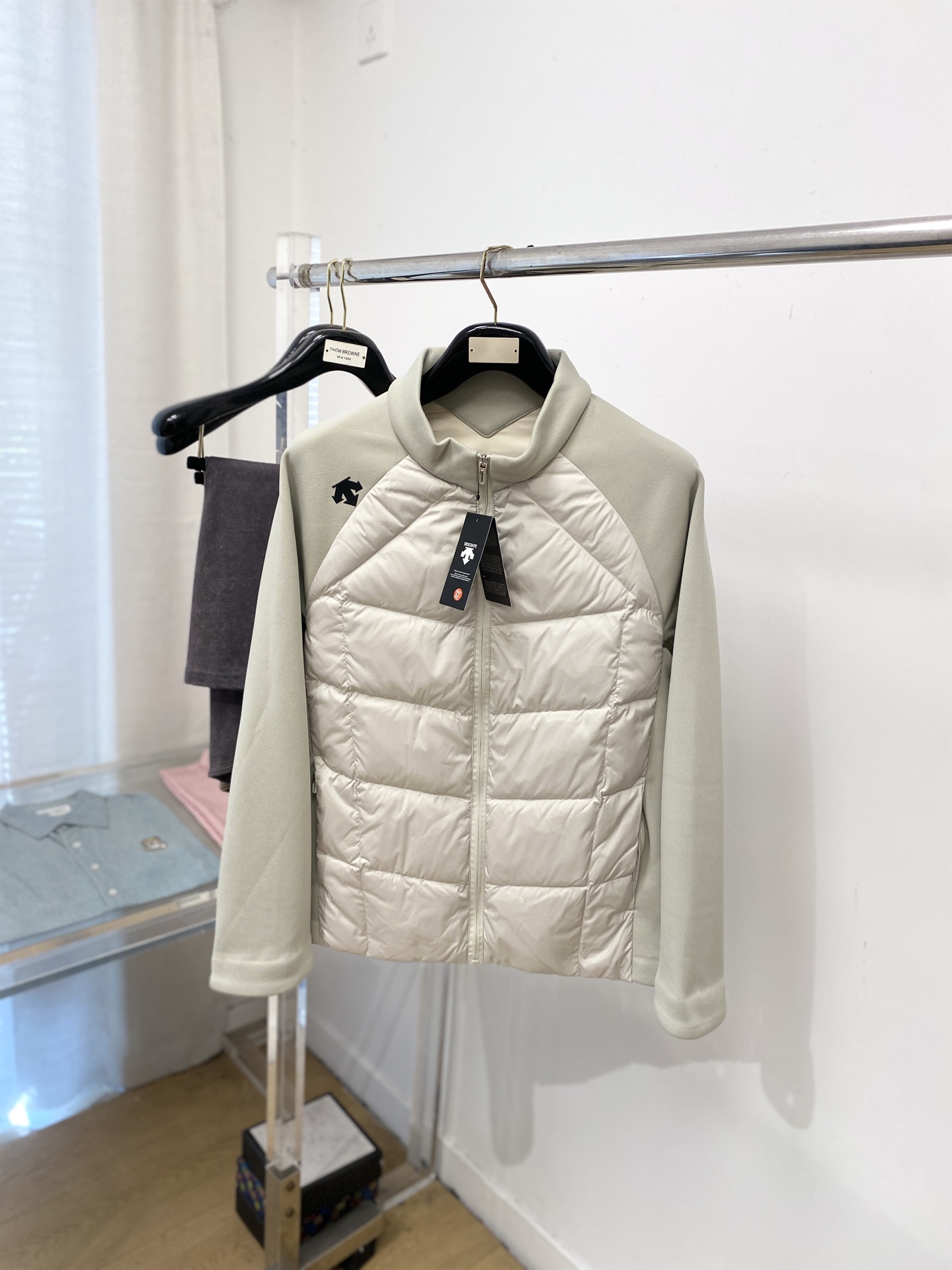 🌾退换DESCENTE迪桑特、2025最新款男士羽绒夹克、面料柔软舒适 ．上身版型超赞 ．拉链．辅料都是