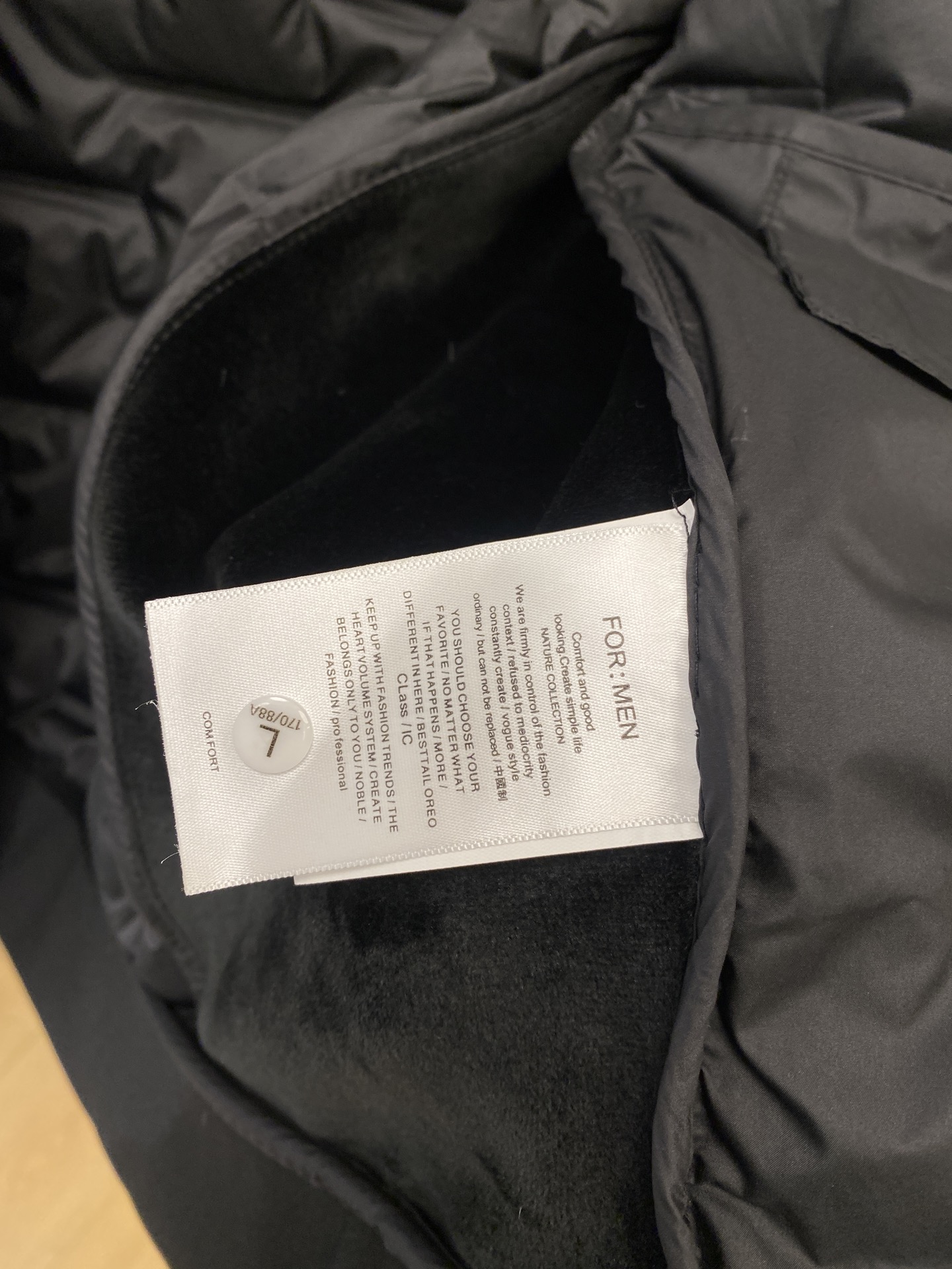 🌾退换DESCENTE迪桑特、2025最新款男士羽绒夹克、面料柔软舒适 ．上身版型超赞 ．拉链．辅料都是