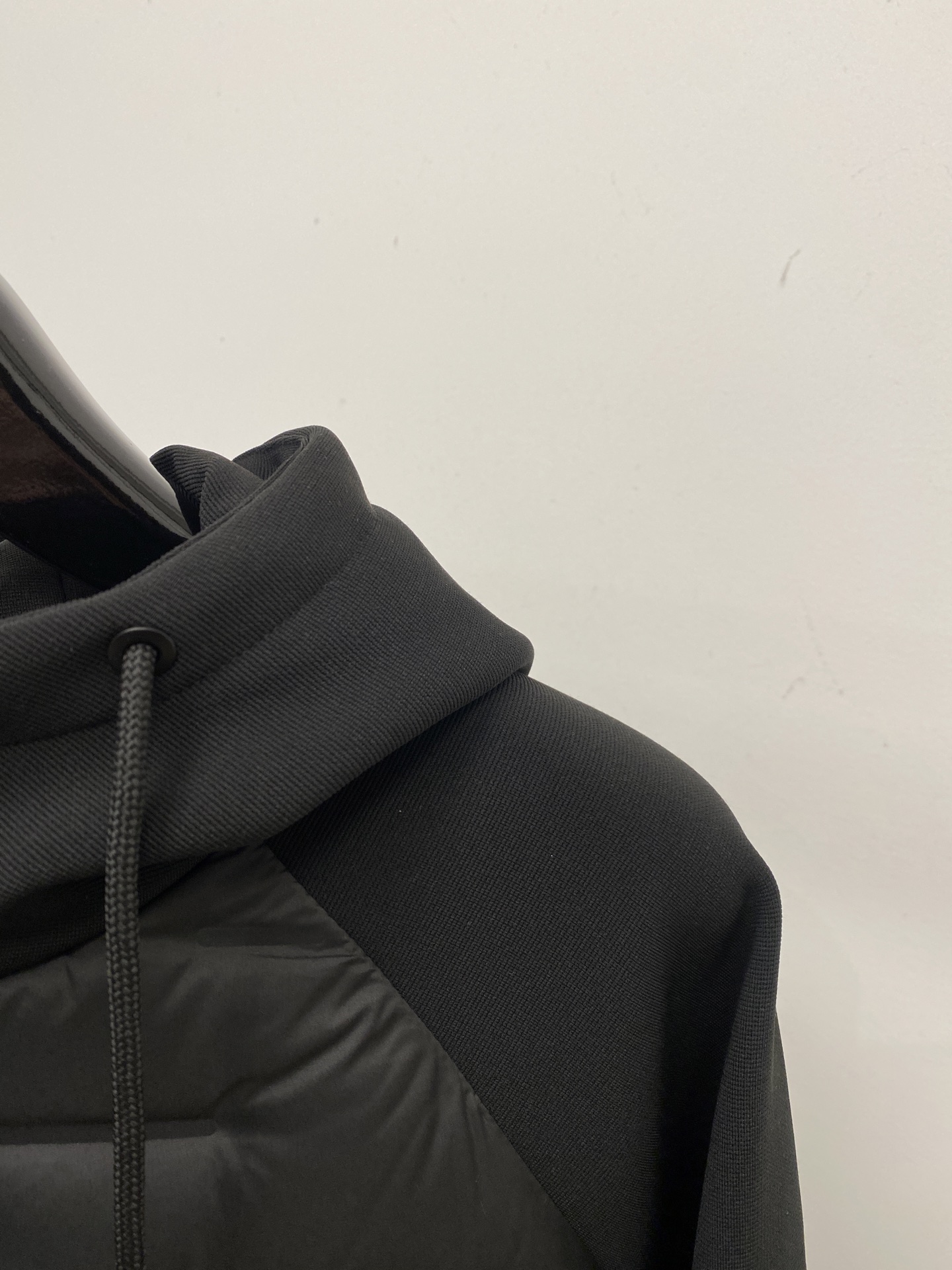 🌾退换DESCENTE迪桑特、2025最新款男士羽绒夹克、面料柔软舒适 ．上身版型超赞 ．拉链．辅料都是