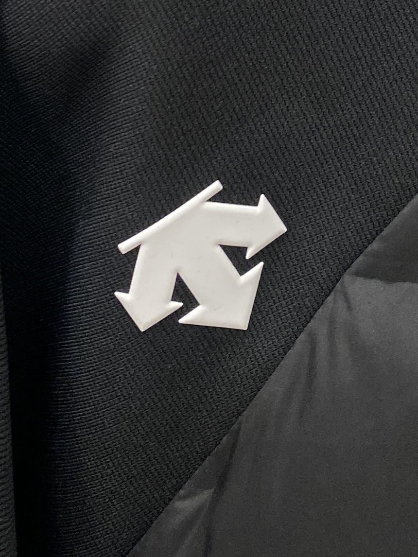 🌾退换DESCENTE迪桑特、2025最新款男士羽绒夹克、面料柔软舒适 ．上身版型超赞 ．拉链．辅料都是