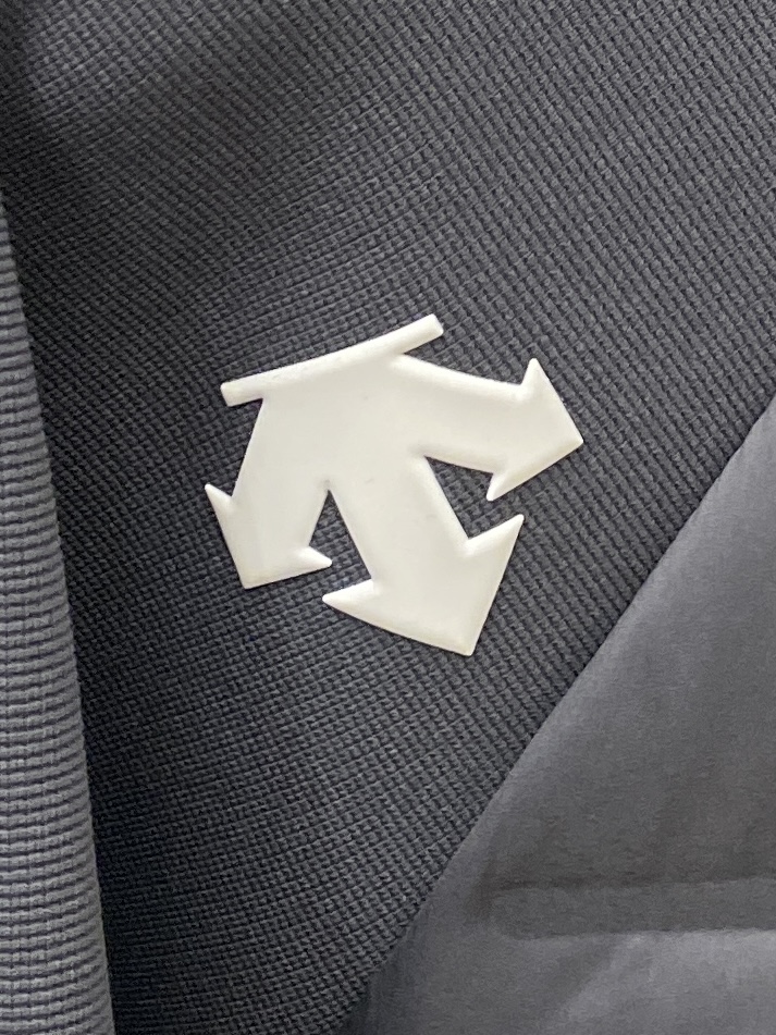 🌾退换DESCENTE迪桑特、2025最新款男士羽绒夹克、面料柔软舒适 ．上身版型超赞 ．拉链．辅料都是