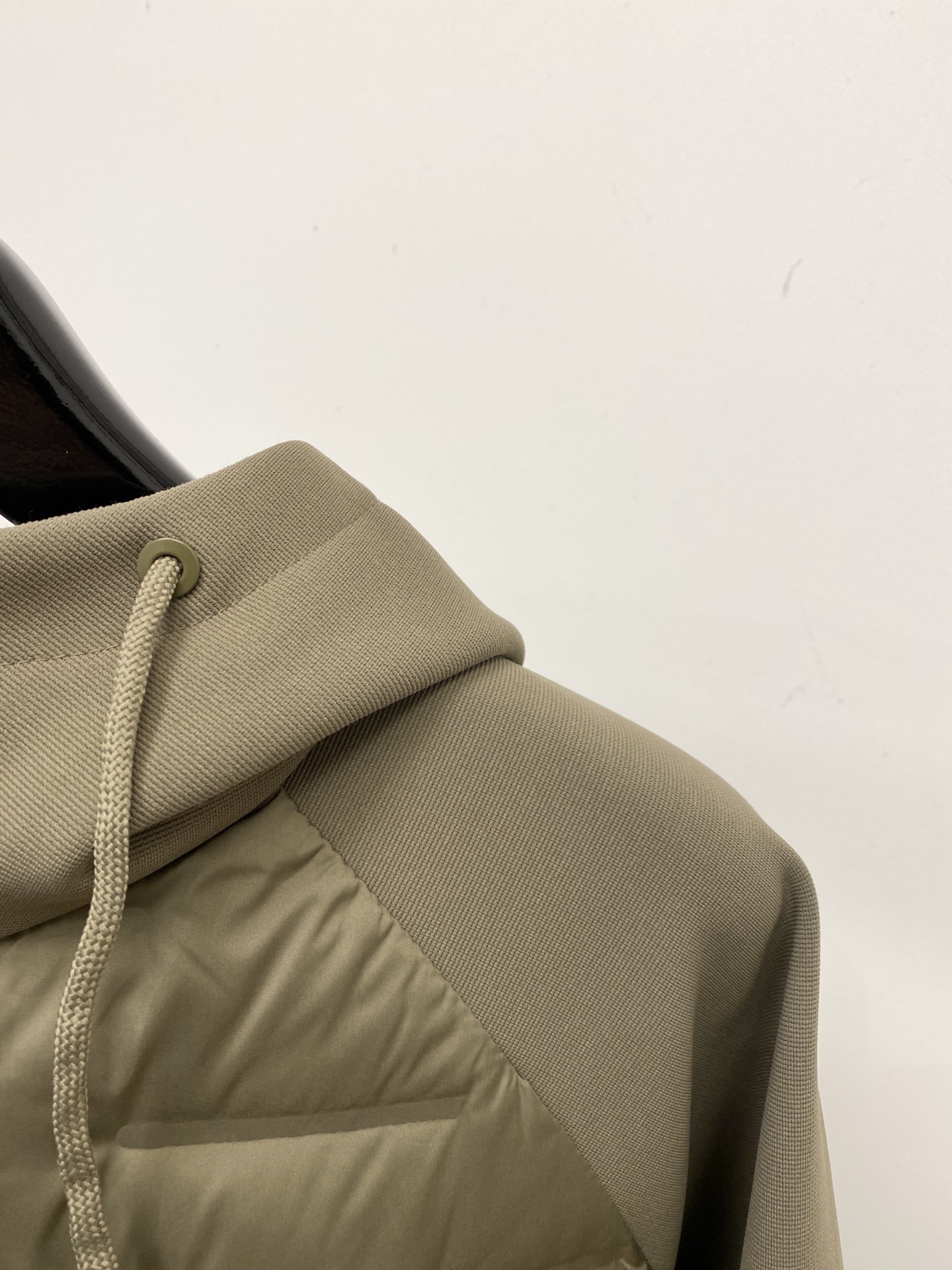 🌾退换DESCENTE迪桑特、2025最新款男士羽绒夹克、面料柔软舒适 ．上身版型超赞 ．拉链．辅料都是