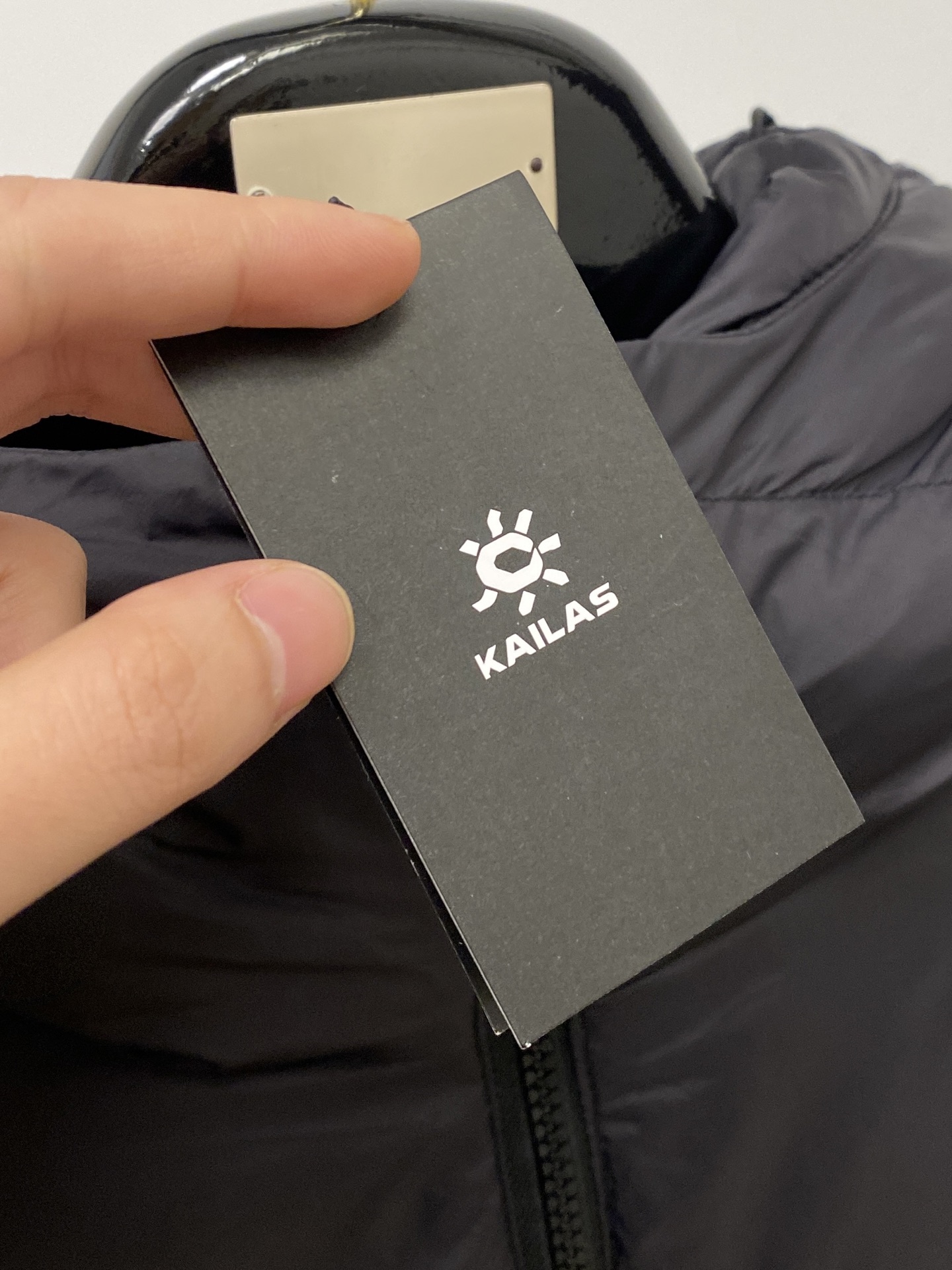 🌾退换KAILAS 时尚潮牌、2025最新款男士羽绒服、面料柔软舒适 ．上身版型超赞 ．拉链．辅料都是客