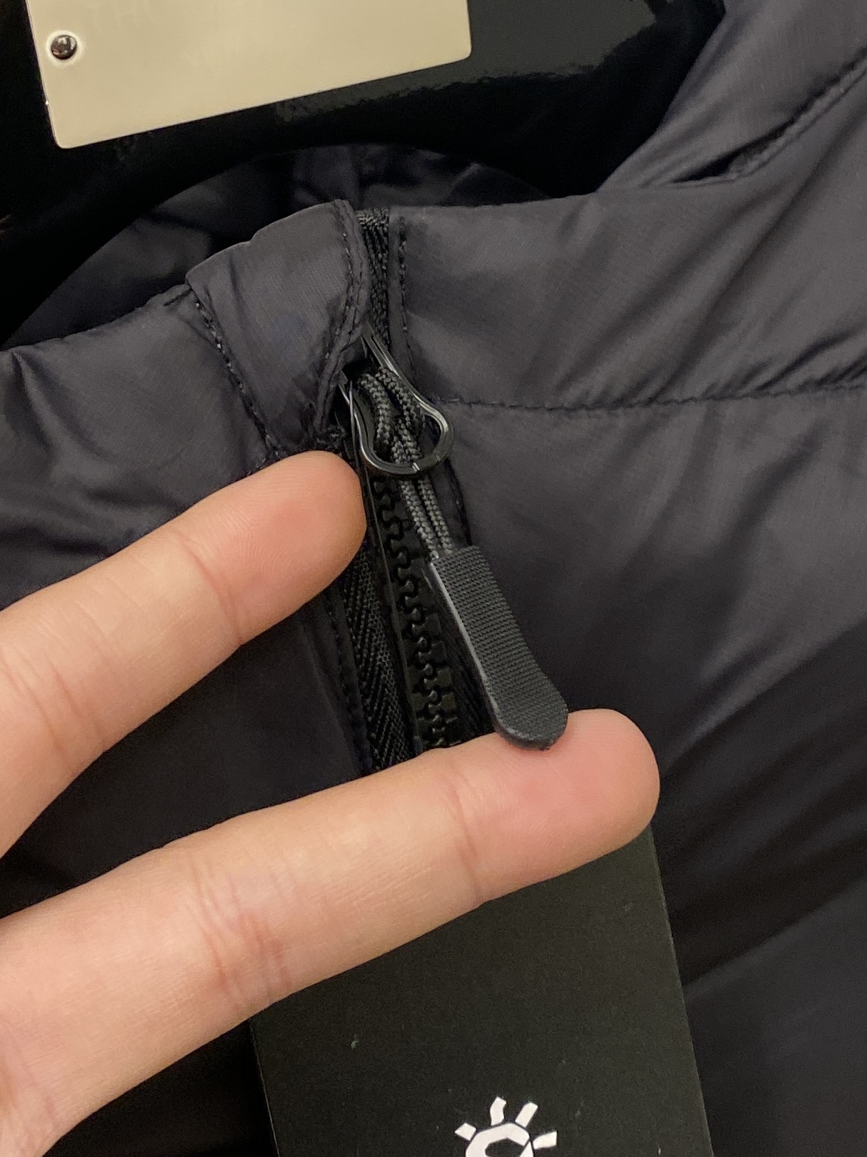 🌾退换KAILAS 时尚潮牌、2025最新款男士羽绒服、面料柔软舒适 ．上身版型超赞 ．拉链．辅料都是客