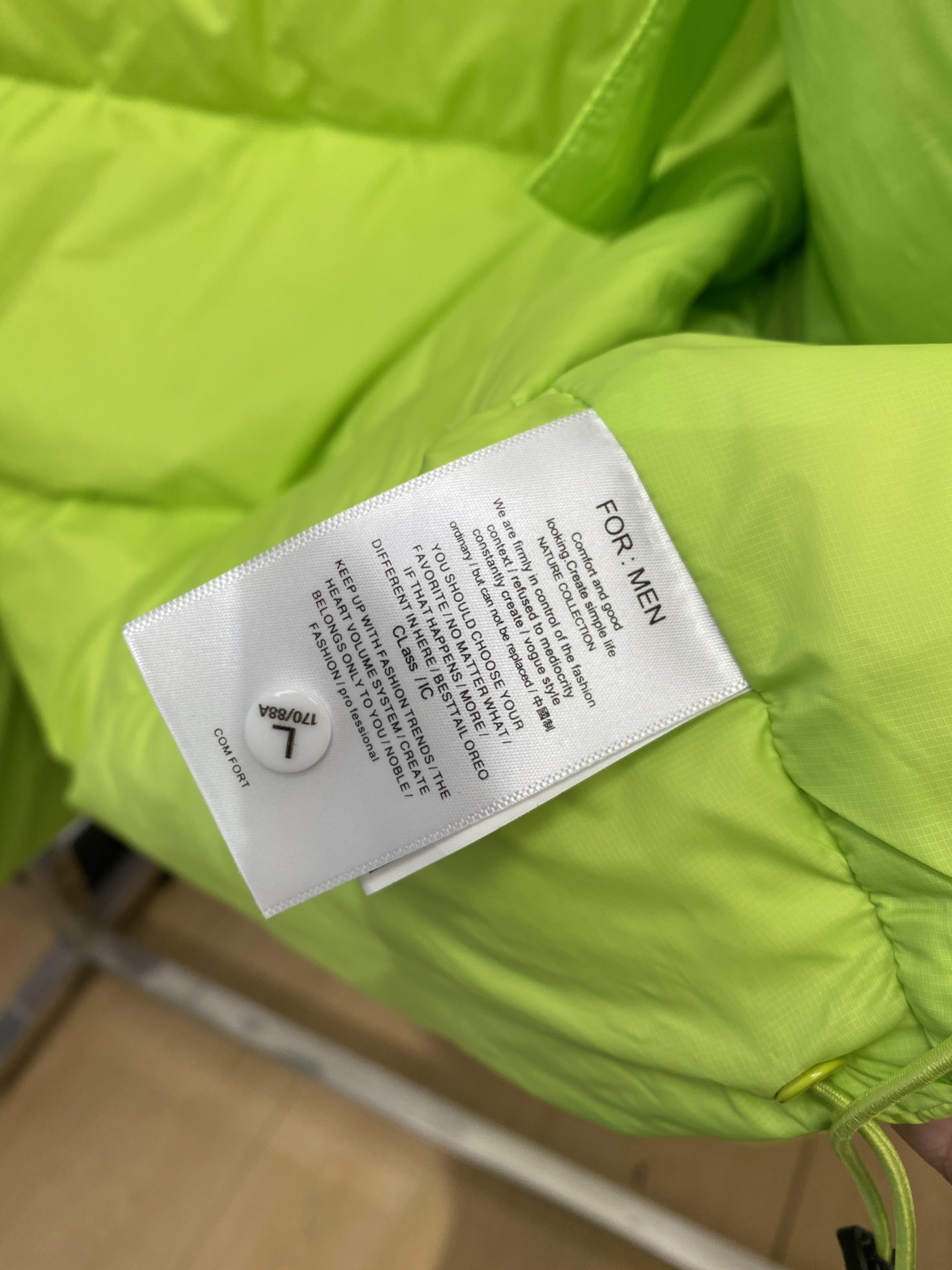 🌾退换、KAILAS 时尚潮牌、2025最新款男士羽绒服、面料柔软舒适 ．上身版型超赞 ．拉链．辅料都是