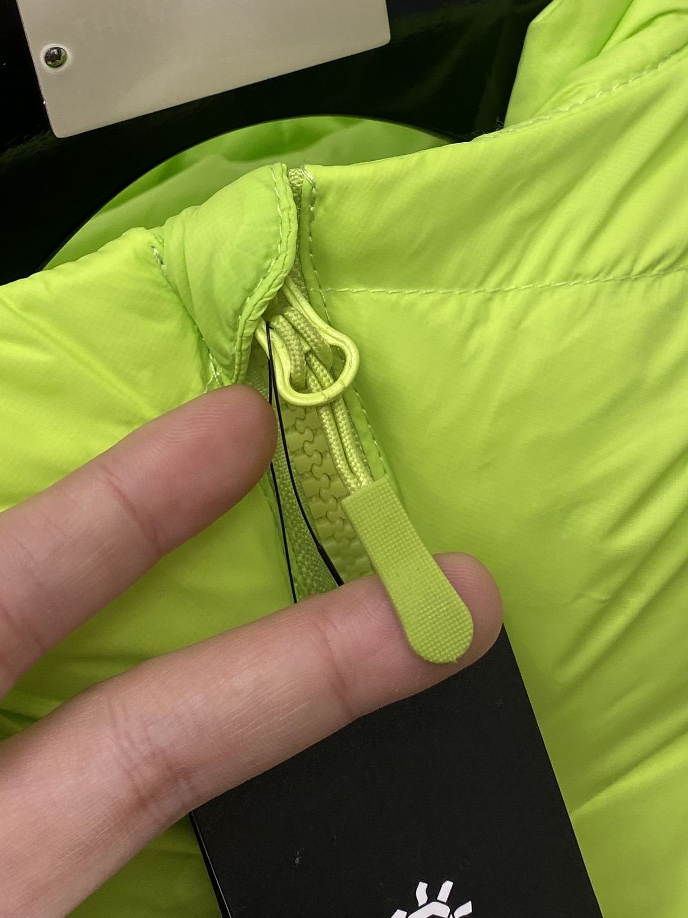 🌾退换、KAILAS 时尚潮牌、2025最新款男士羽绒服、面料柔软舒适 ．上身版型超赞 ．拉链．辅料都是