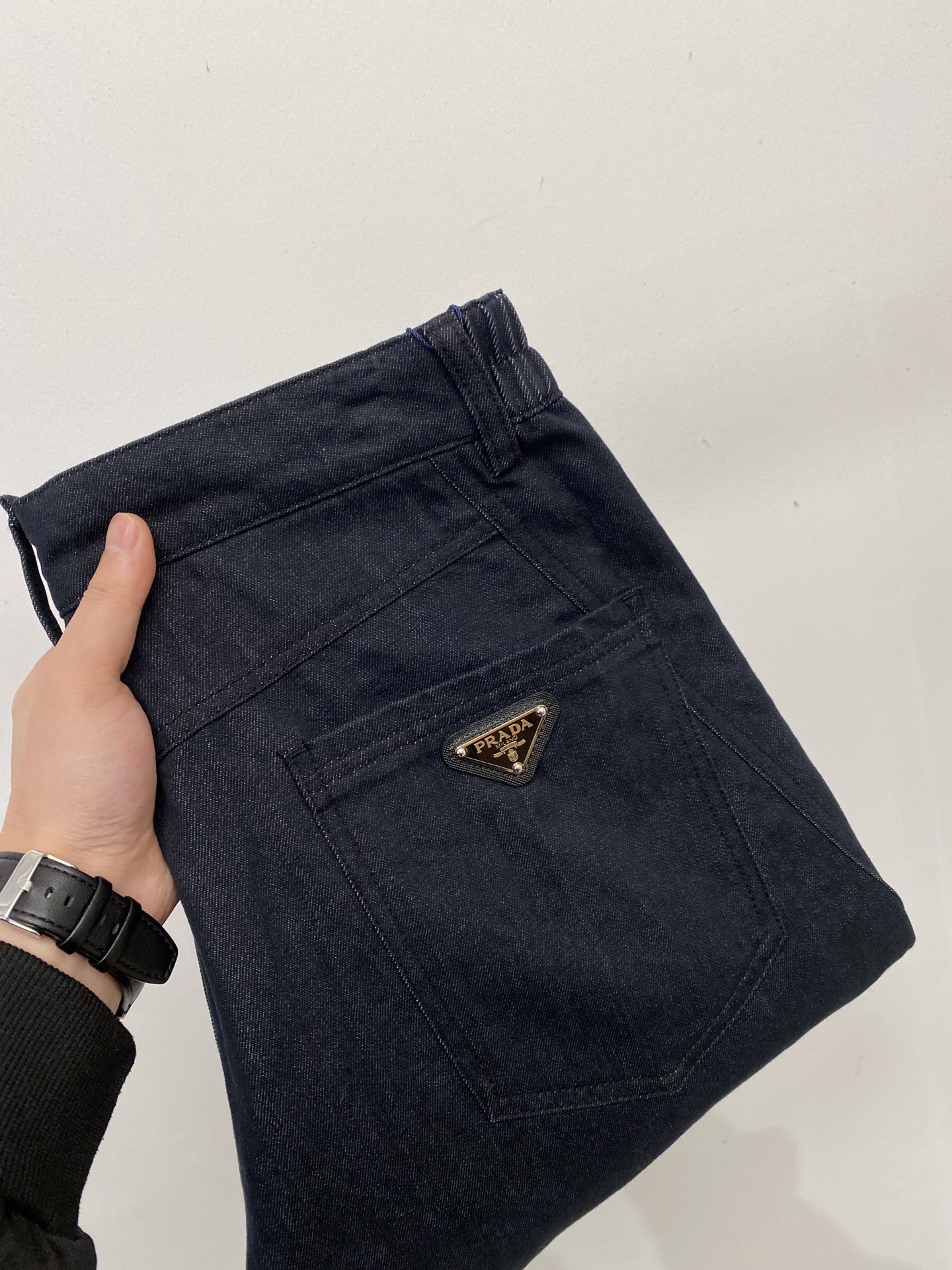 NO:691240,Prada, 2025 popular casual pants, high elasticity, slimming, simple and versatile, popular style, fine workmanship, every stitch can be seen attentiveness, favorite of many celebrities and Internet celebrities, elongating body proportions!  Slightly elastic ^_^Comfortable fabric Details body size 29-38,,prada,19860909普拉达、2025爆款休闲裤 高弹显瘦必爆简约百搭爆款,做工精细,每一针都看得到用心,超多明星网红最爱 拉长身材比例哦！微弹 ^_^舒适面料 细节体码数29-38,,prada,,Men's clothing