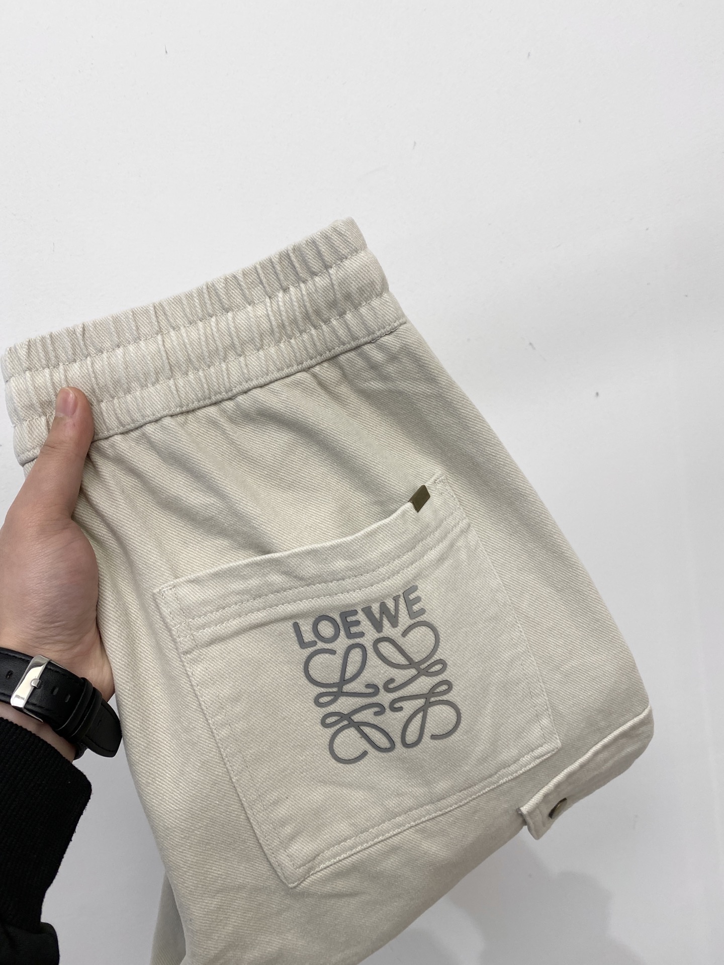 NO:691237,Luo Yiwei, 2025 popular casual pants, high elasticity, slimming, simple and versatile, popular style, fine workmanship, every stitch can be seen attentiveness, favorite of many celebrities and Internet celebrities, elongating body proportions!  Slightly elastic ^_^Comfortable fabric Details body size 29-38,,loewe,19860909罗意威、2025爆款休闲裤 高弹显瘦必爆简约百搭爆款,做工精细,每一针都看得到用心,超多明星网红最爱 拉长身材比例哦！微弹 ^_^舒适面料 细节体码数29-38,,loewe,,Men's clothing