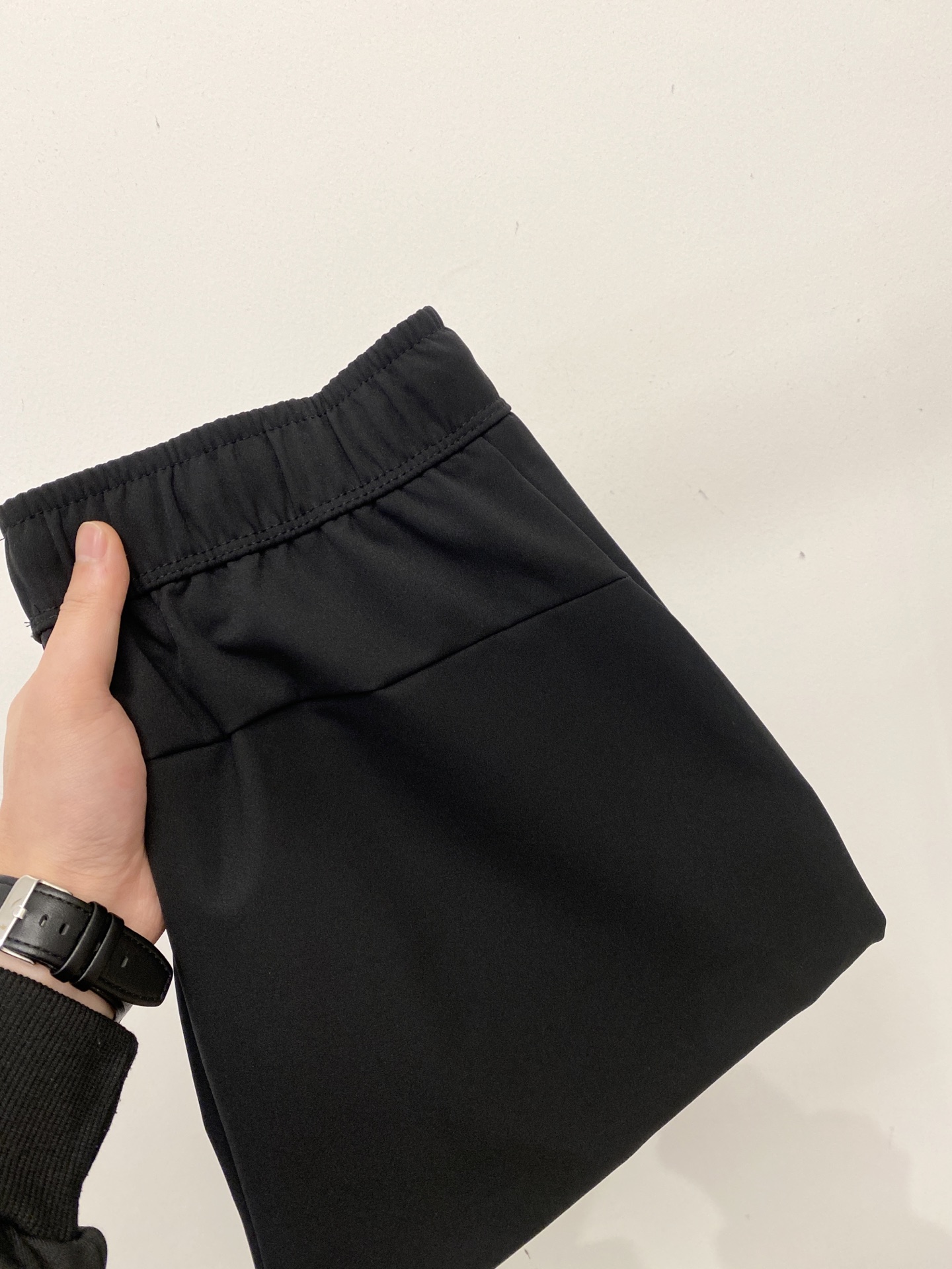 NO:691231,DESCENTE, the 2025 popular casual pants. High elasticity, slimming, simple and versatile. The workmanship is fine, and the care can be seen in every stitch. It is the favorite of many celebrities and Internet celebrities. It lengthens the body proportions!  Slightly elastic ^_^Comfortable fabric Details Body size M-4XL,,19860909DESCENTE迪桑特、2025爆款休闲裤 高弹显瘦必爆简约百搭爆款,做工精细,每一针都看得到用心,超多明星网红最爱 拉长身材比例哦！微弹 ^_^舒适面料 细节体码数M-4XL,,,Men's clothing