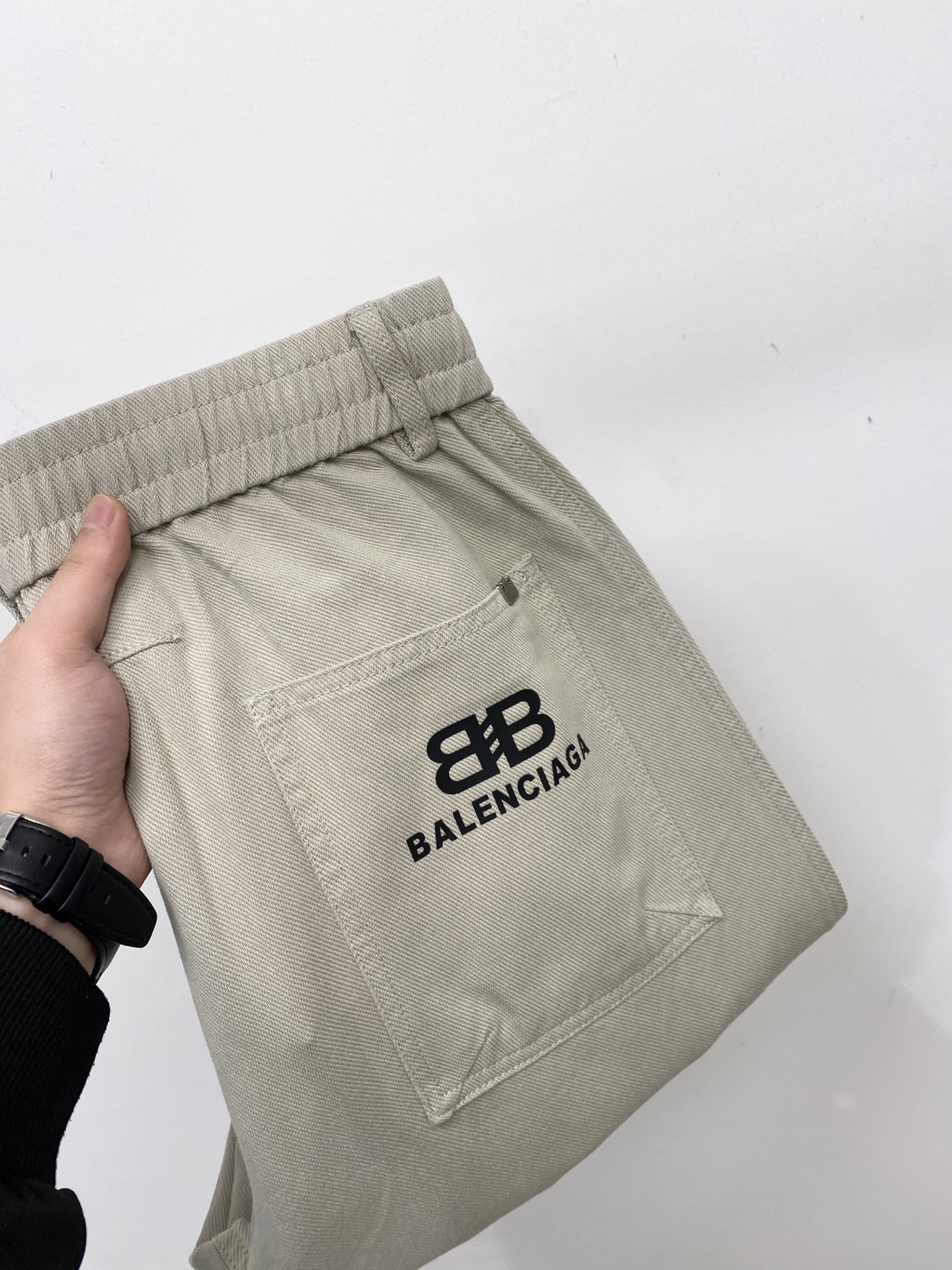 NO:691254,Balenciaga, 2025 popular casual pants, high elasticity, slimming, simple and versatile, popular style, fine workmanship, every stitch can be seen attentiveness, favorite of many celebrities and Internet celebrities, elongating body proportions!  Slightly elastic ^_^Comfortable fabric Details body size 29-38, balenciaga,19860909巴黎世家、2025爆款休闲裤 高弹显瘦必爆简约百搭爆款,做工精细,每一针都看得到用心,超多明星网红最爱 拉长身材比例哦！微弹 ^_^舒适面料 细节体码数29-38,,balenciaga,,Men's clothing