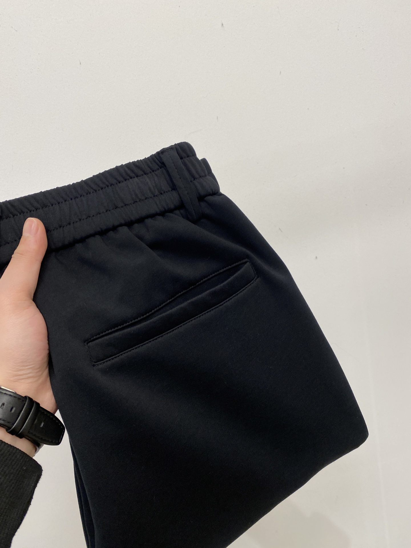 NO:691248,Covered mouth, 2025 popular casual pants, high elasticity, slimming, simple and versatile, popular style, fine workmanship, every stitch can be seen attentiveness, favorite of many celebrities and Internet celebrities, elongating body proportions!  Slightly elastic ^_^Comfortable fabric Details Body size M-4XL,,Moncler,19860909蒙口、2025爆款休闲裤 高弹显瘦必爆简约百搭爆款,做工精细,每一针都看得到用心,超多明星网红最爱 拉长身材比例哦！微弹 ^_^舒适面料 细节体码数M-4XL,,Moncler,,Men's clothing