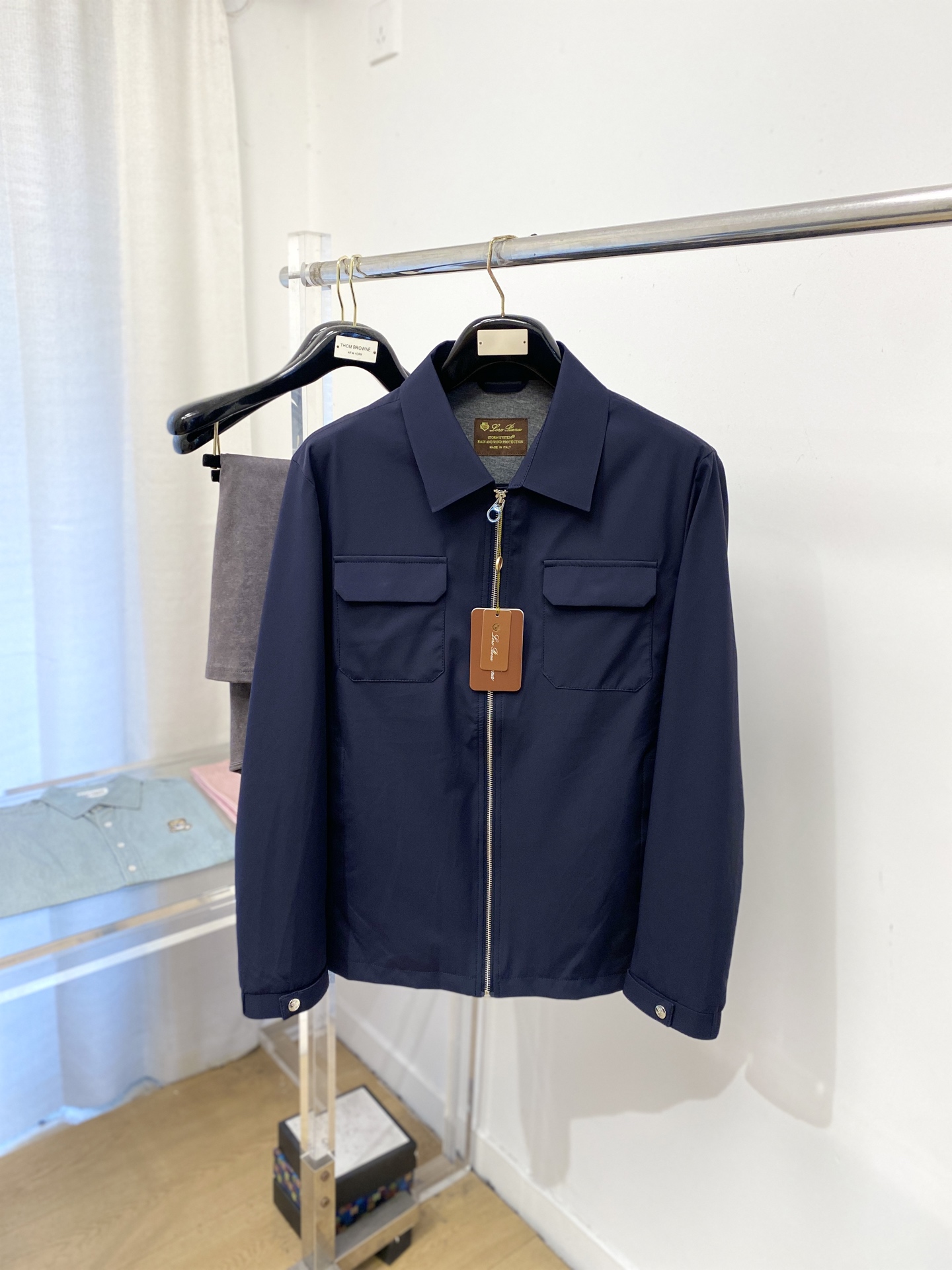 NO:691264,LP, 2025 new jackets, fashionable and handsome, original hardware accessories logo, simple and versatile, customized original fabrics, not only crisp and trendy silhouette, but also comfortable to wear, more delicate yarn weaving, size M-3XL,,loro piana,jackets & coats,jackets & coats,19860909LP、2025新品夹克外套,时尚帅气,原版五金辅料logo,简约百搭款,定制原版面料,不仅挺括,保持潮流的廓形,又穿着舒适,纱织更细腻,码数M-3XL,,loro piana,jackets & coats,jackets & coats,,Men's clothing