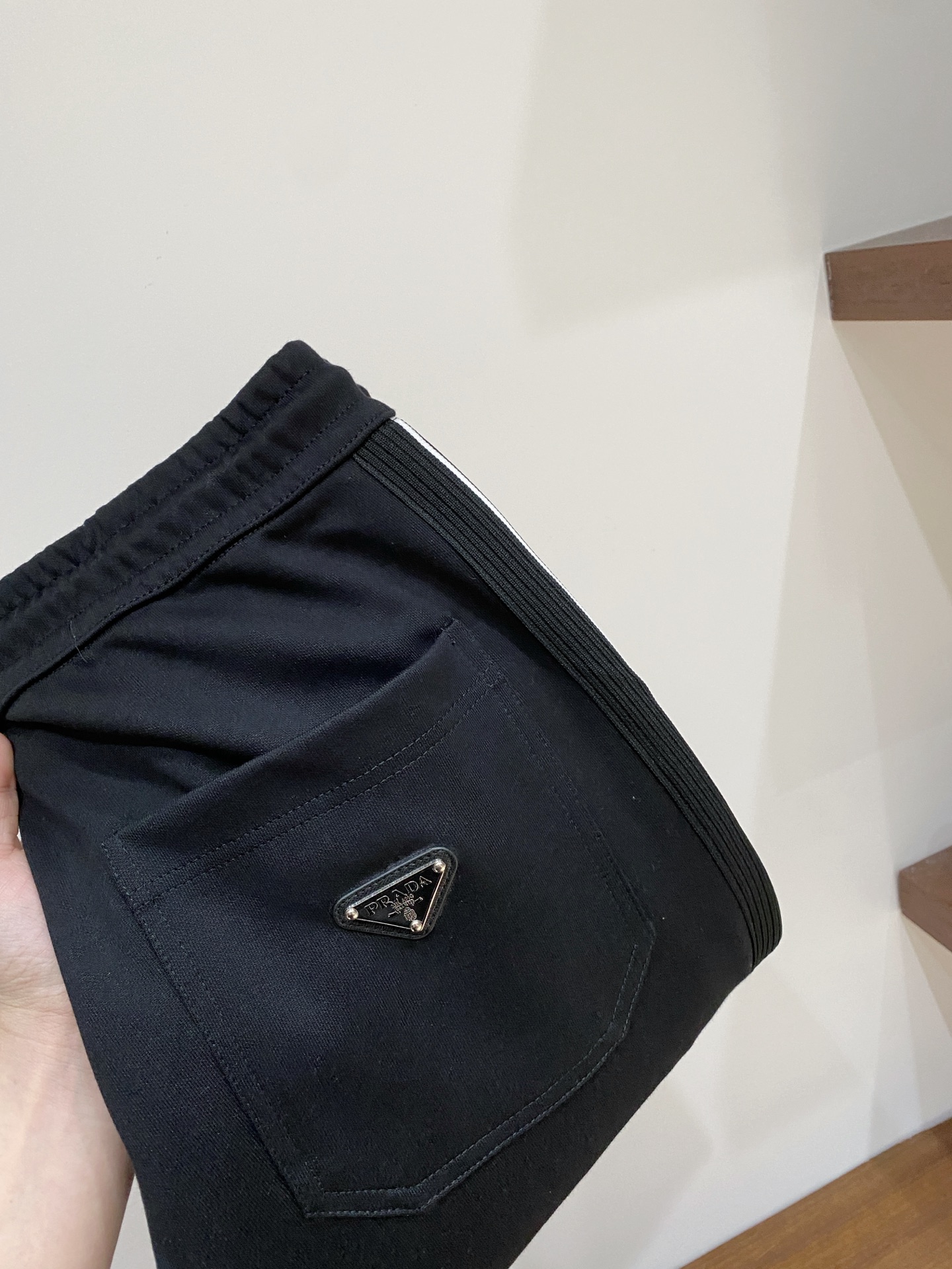 NO:690641,Prada, 2025 popular casual pants, high elasticity, slimming, simple and versatile, popular style, fine workmanship, every stitch can be seen attentiveness, favorite of many celebrities and Internet celebrities, elongating body proportions!  Slightly elastic ^_^Comfortable fabric Details Body size M-4XL Buy now,,prada,19860909普拉达、2025爆款休闲裤 高弹显瘦必爆简约百搭爆款,做工精细,每一针都看得到用心,超多明星网红最爱 拉长身材比例哦！微弹 ^_^舒适面料 细节体码数M-4XL 立即抢购,,prada,,Men's clothing