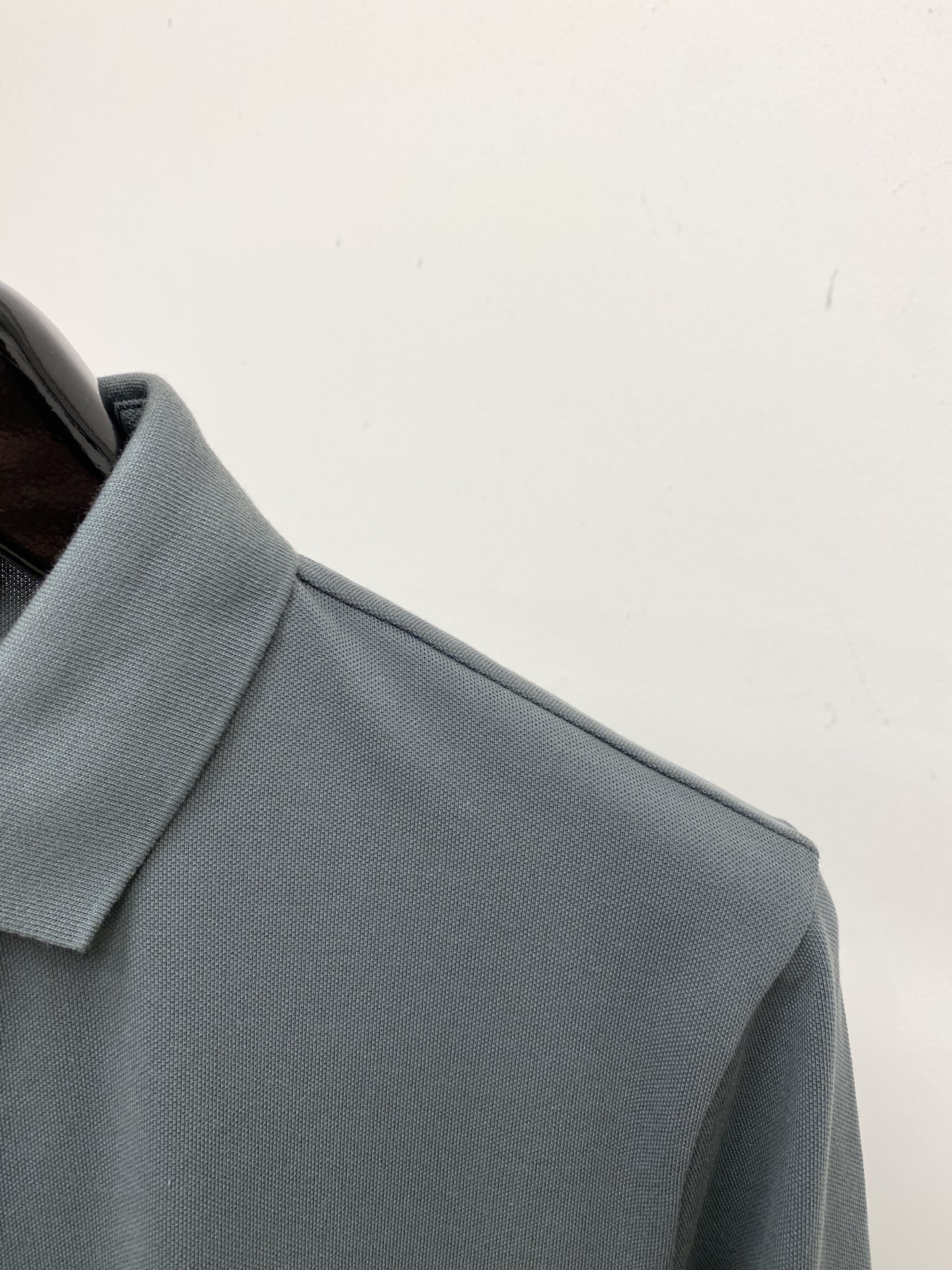 🌾退换蒙口、2025新品长袖，帅气时尚，胸前刺绣装饰图案logo，简约百搭款。面料棉 不仅挺括，保持潮流