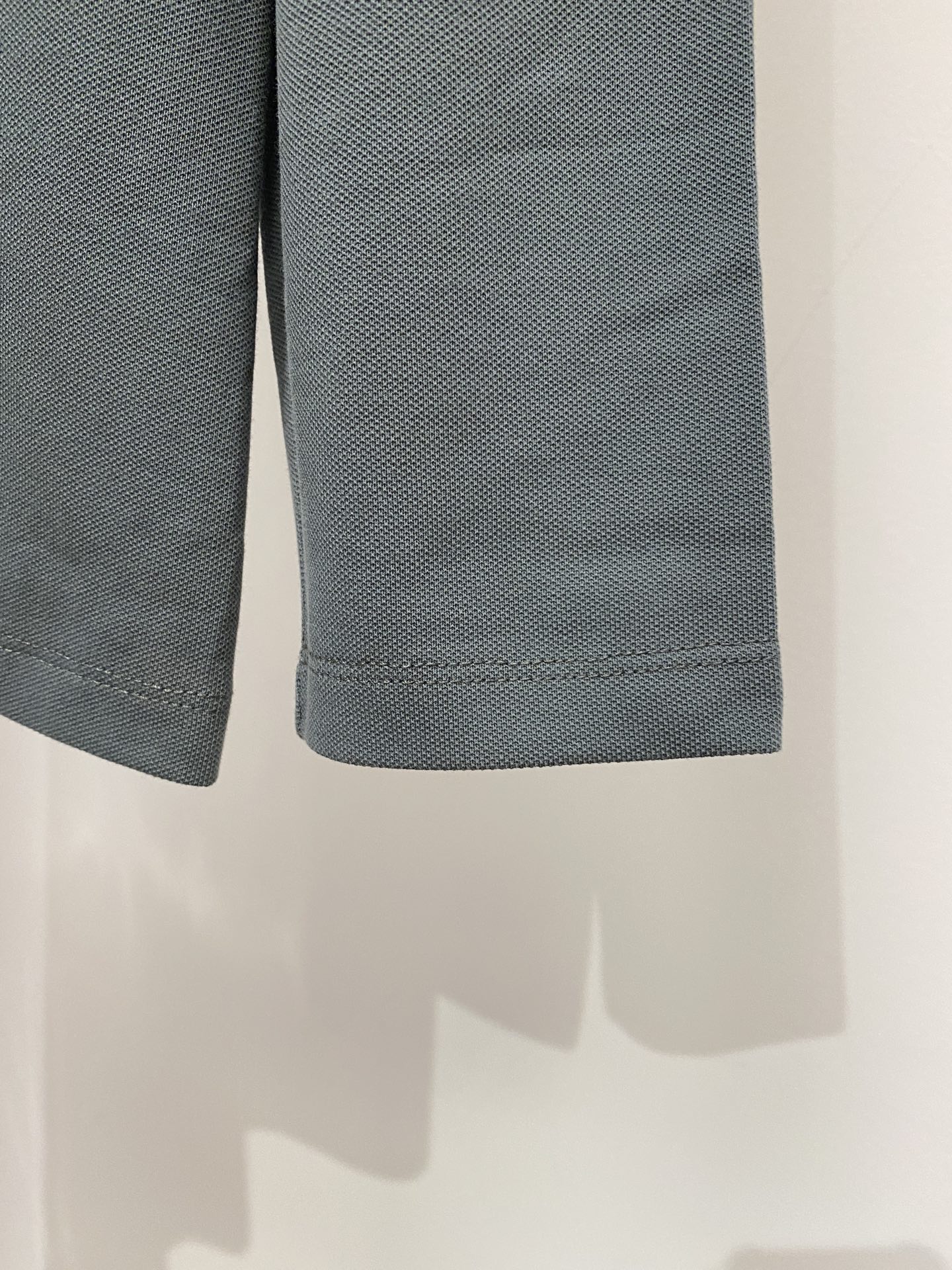 🌾退换蒙口、2025新品长袖，帅气时尚，胸前刺绣装饰图案logo，简约百搭款。面料棉 不仅挺括，保持潮流