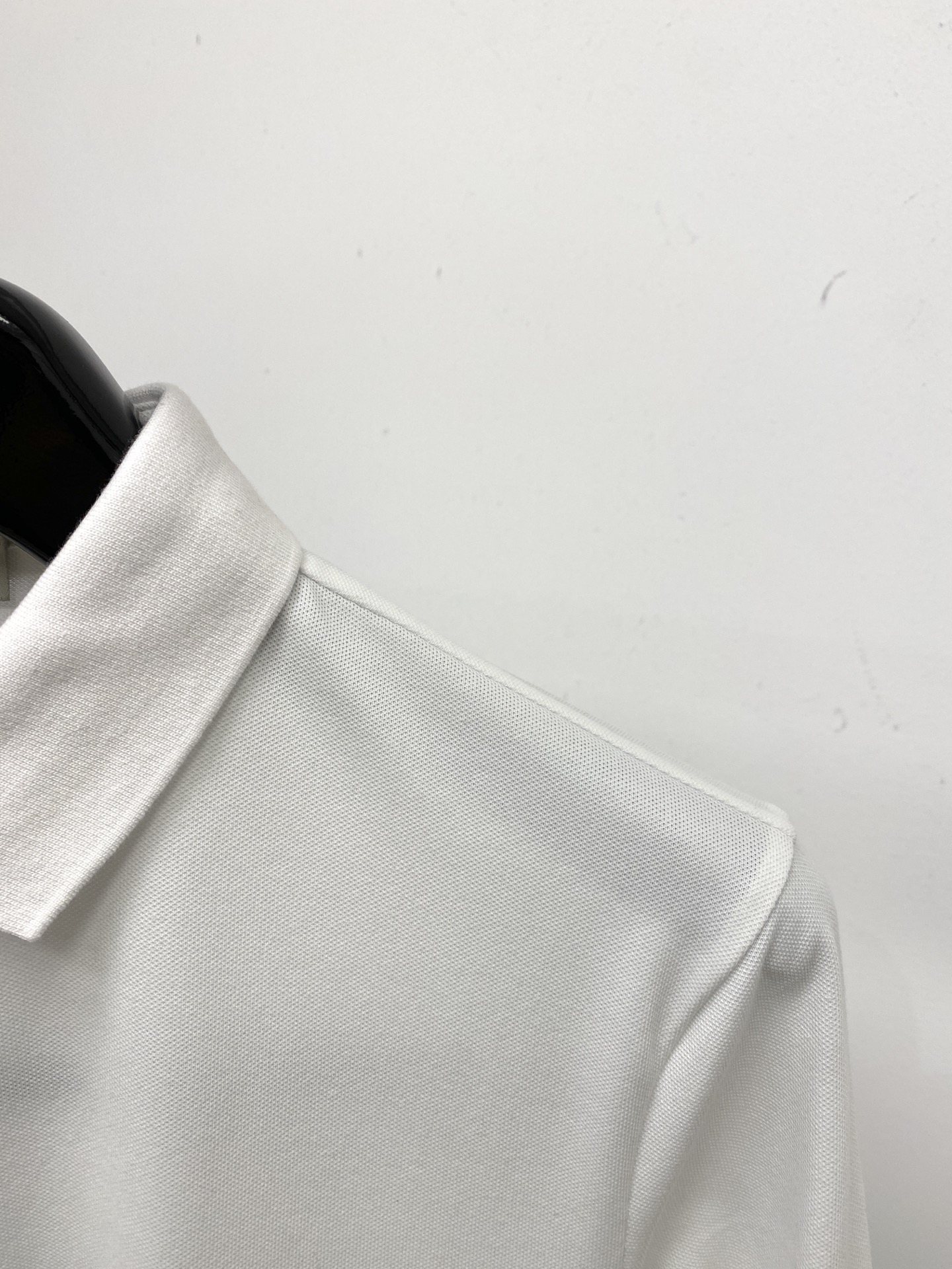 🌾退换蒙口、2025新品长袖，帅气时尚，胸前刺绣装饰图案logo，简约百搭款。面料棉 不仅挺括，保持潮流