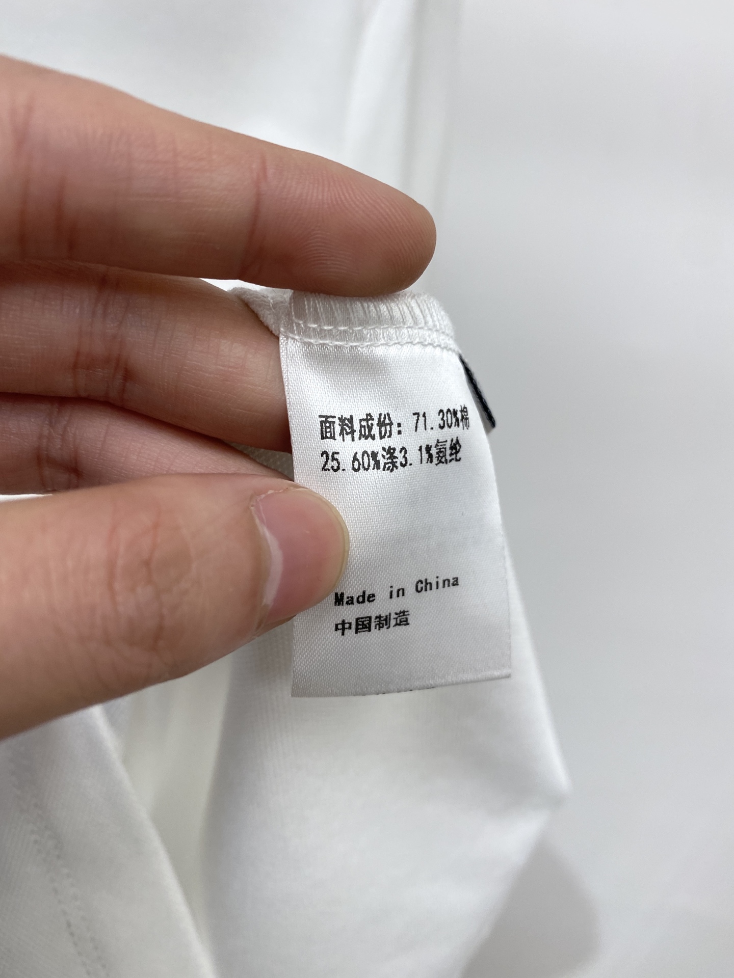 🌾退换蒙口、2025新品长袖，帅气时尚，胸前刺绣装饰图案logo，简约百搭款。面料棉 不仅挺括，保持潮流