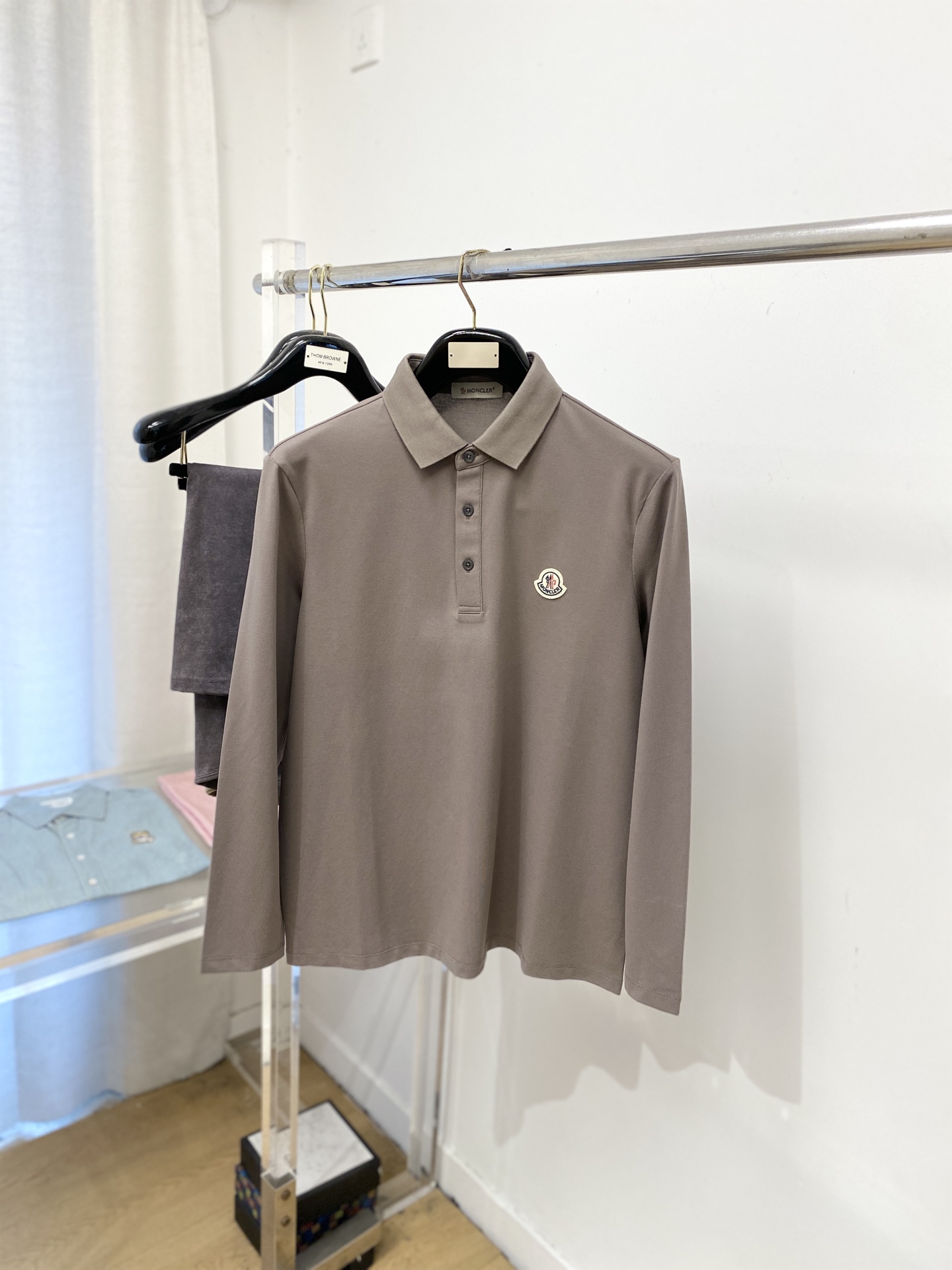 🌾退换蒙口、2025新品长袖，帅气时尚，胸前刺绣装饰图案logo，简约百搭款。面料棉 不仅挺括，保持潮流