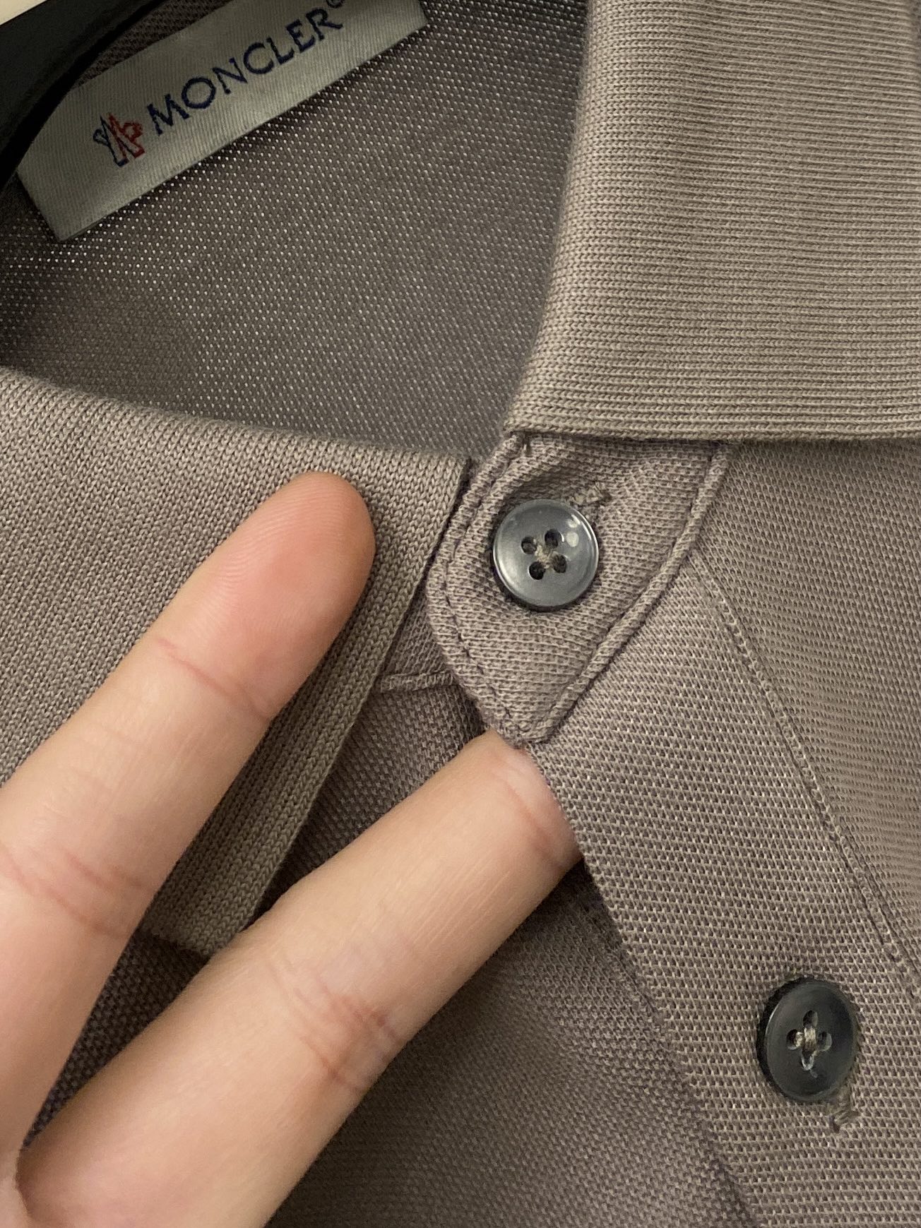 🌾退换蒙口、2025新品长袖，帅气时尚，胸前刺绣装饰图案logo，简约百搭款。面料棉 不仅挺括，保持潮流