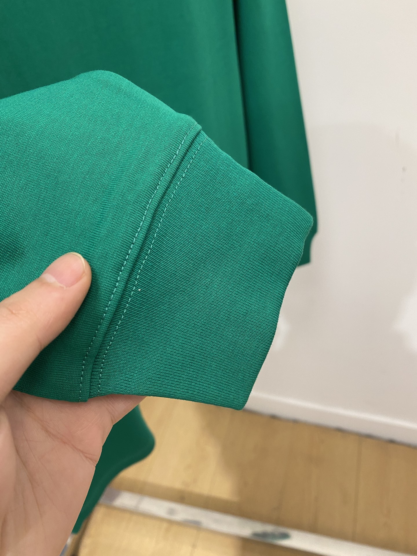 🌾退换蒙口、2025新品长袖卫衣，帅气时尚，胸前刺绣装饰图案logo，简约百搭款。面料棉 不仅挺括，保持