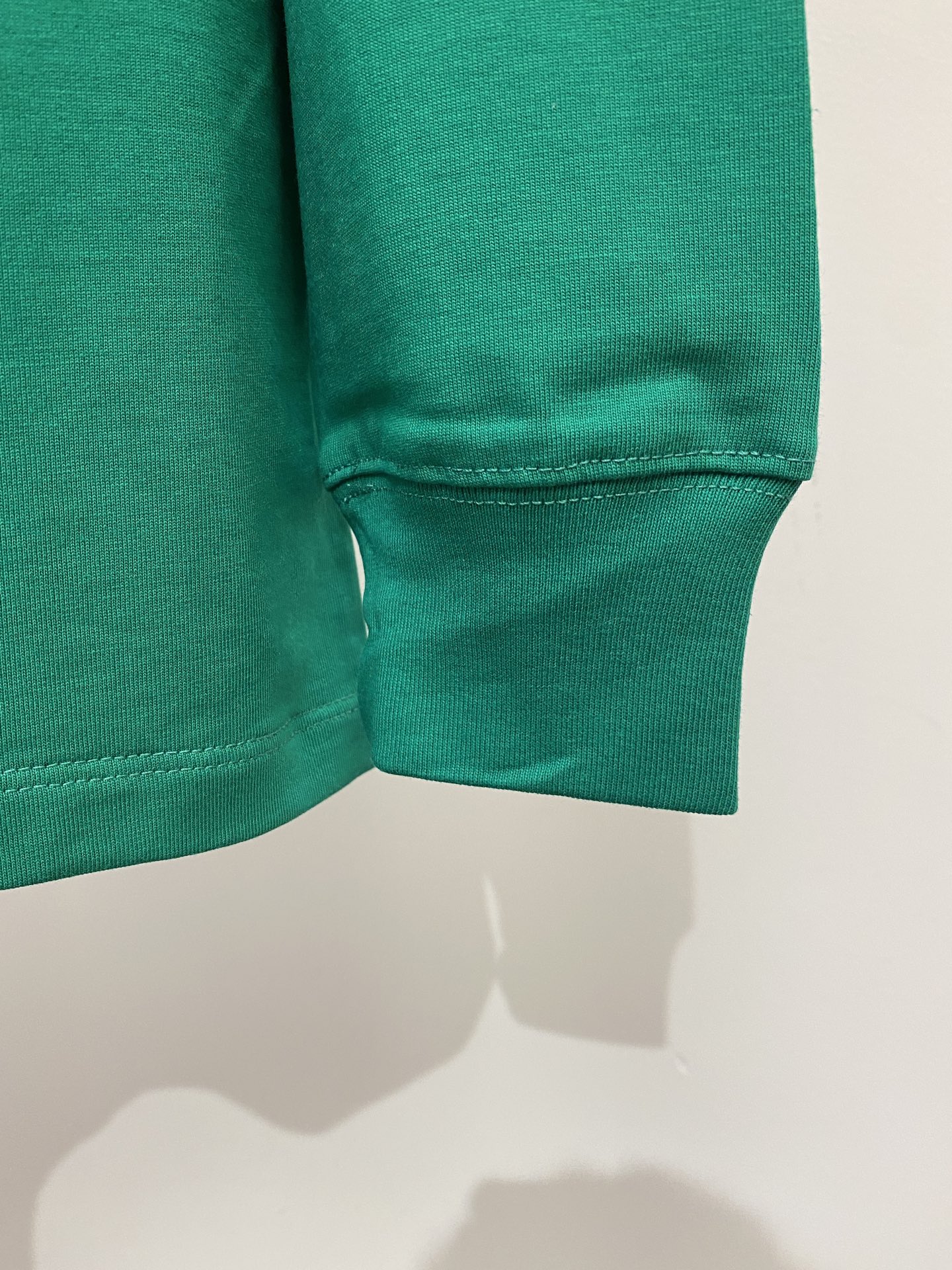 🌾退换蒙口、2025新品长袖卫衣，帅气时尚，胸前刺绣装饰图案logo，简约百搭款。面料棉 不仅挺括，保持