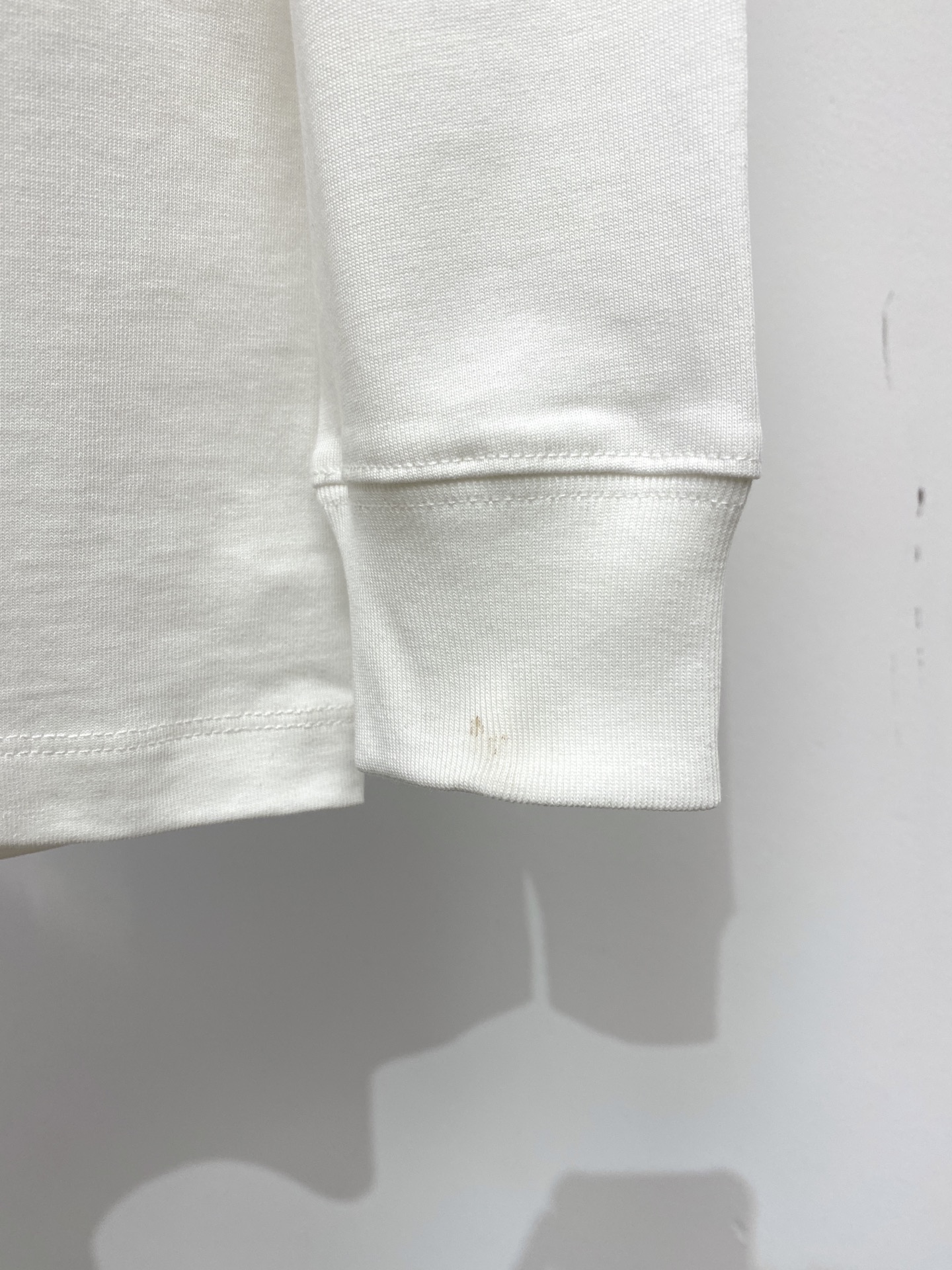 🌾退换蒙口、2025新品长袖卫衣，帅气时尚，胸前刺绣装饰图案logo，简约百搭款。面料棉 不仅挺括，保持