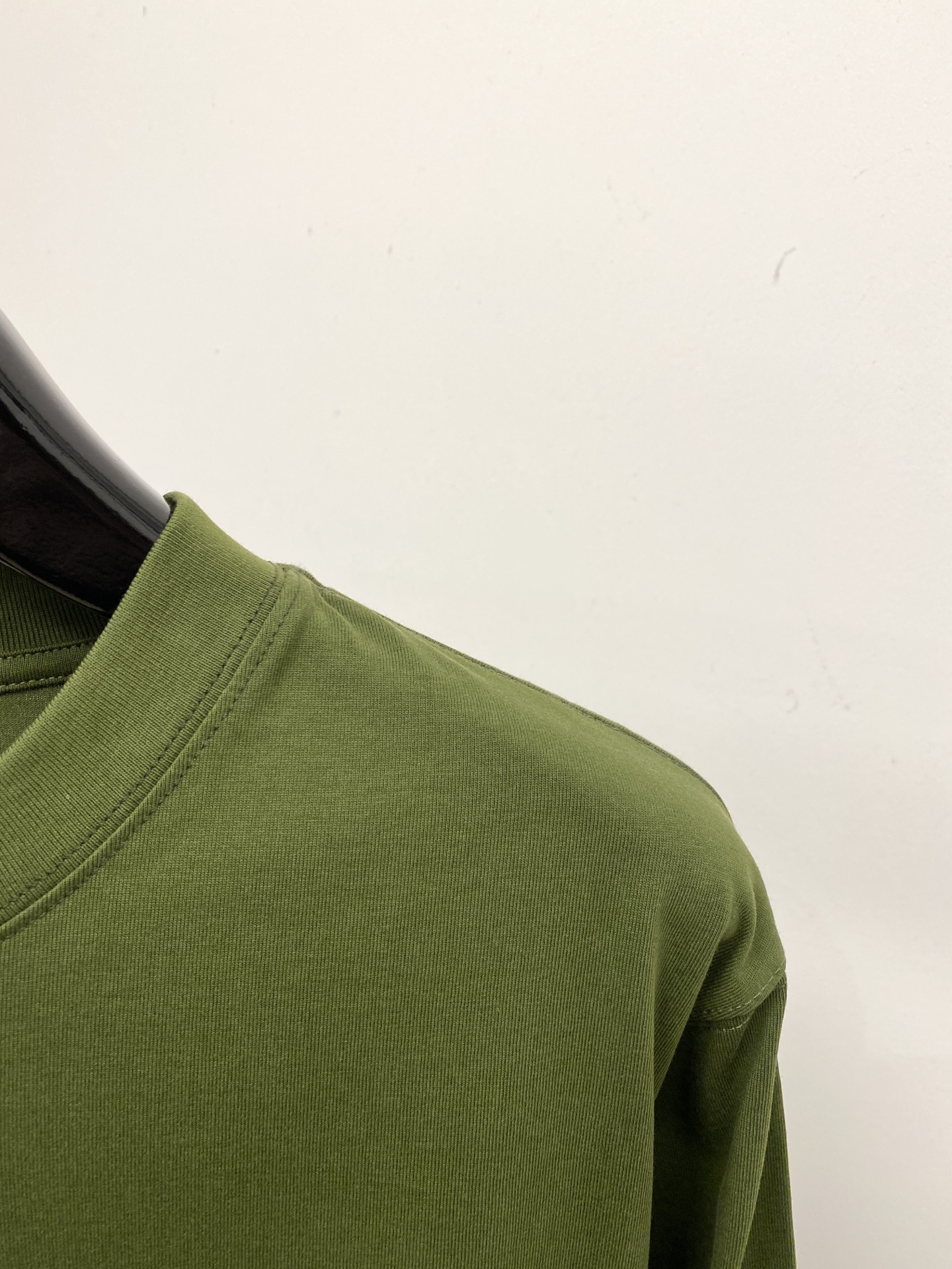 🌾退换蒙口、2025新品长袖卫衣，帅气时尚，胸前刺绣装饰图案logo，简约百搭款。面料棉 不仅挺括，保持