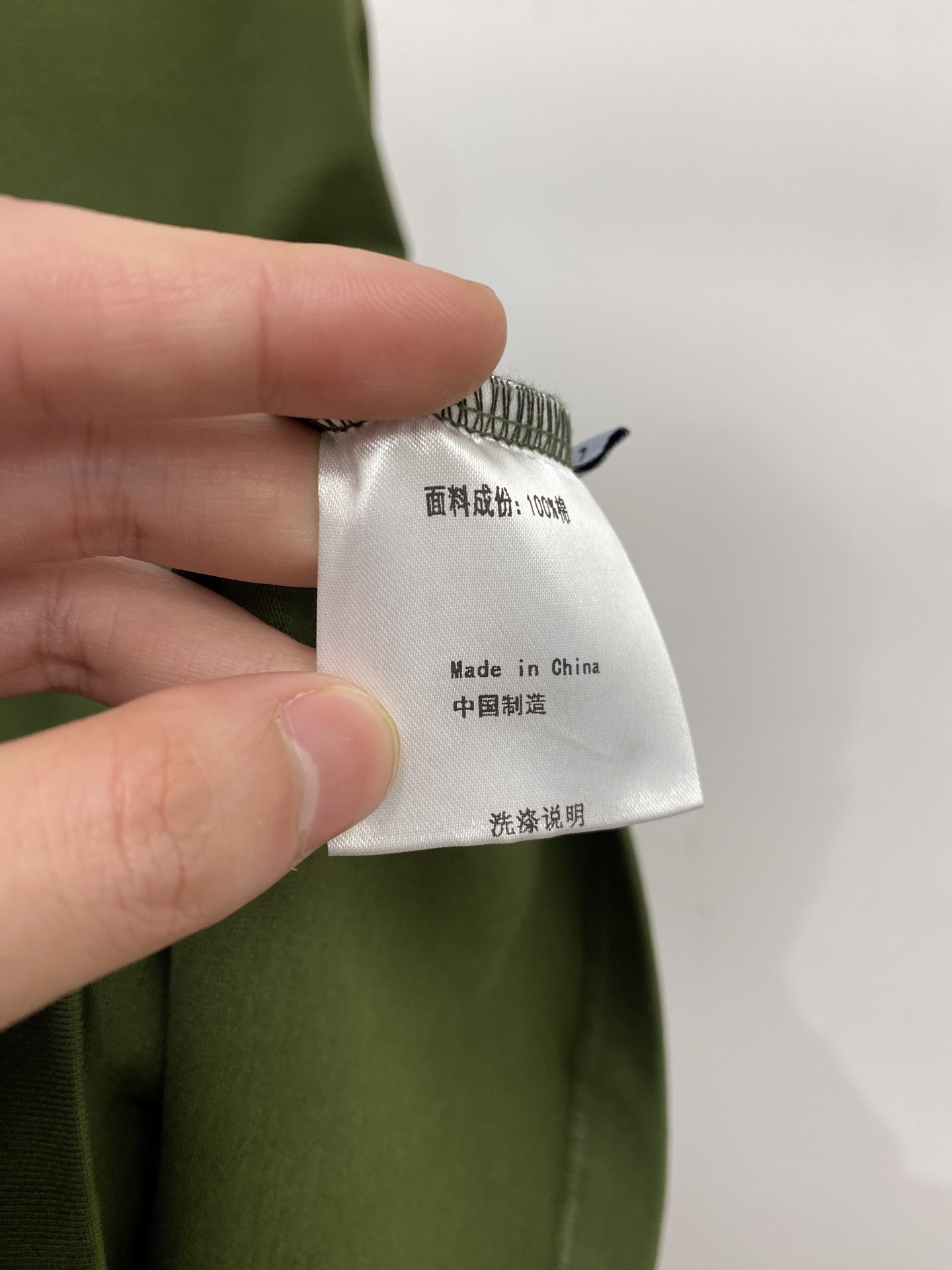 🌾退换蒙口、2025新品长袖卫衣，帅气时尚，胸前刺绣装饰图案logo，简约百搭款。面料棉 不仅挺括，保持