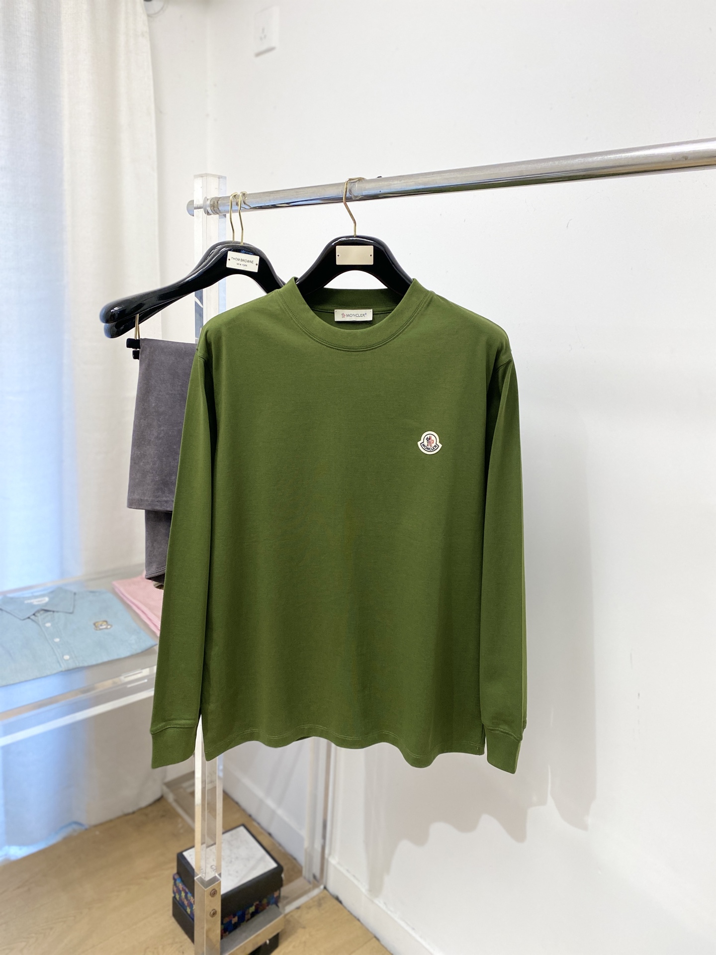 🌾退换蒙口、2025新品长袖卫衣，帅气时尚，胸前刺绣装饰图案logo，简约百搭款。面料棉 不仅挺括，保持