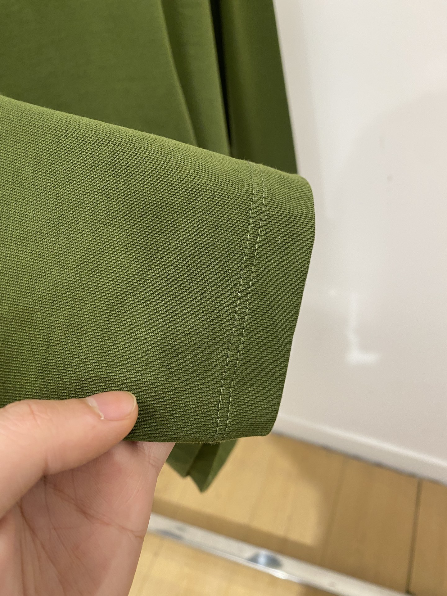 🌾退换蒙口、2025新品长袖卫衣，帅气时尚，胸前刺绣装饰图案logo，简约百搭款。面料棉 不仅挺括，保持