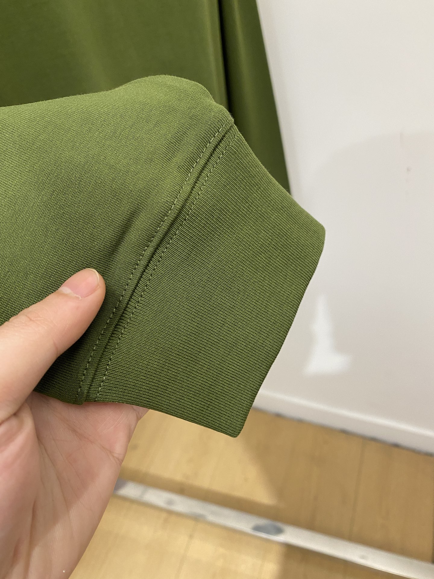 🌾退换蒙口、2025新品长袖卫衣，帅气时尚，胸前刺绣装饰图案logo，简约百搭款。面料棉 不仅挺括，保持