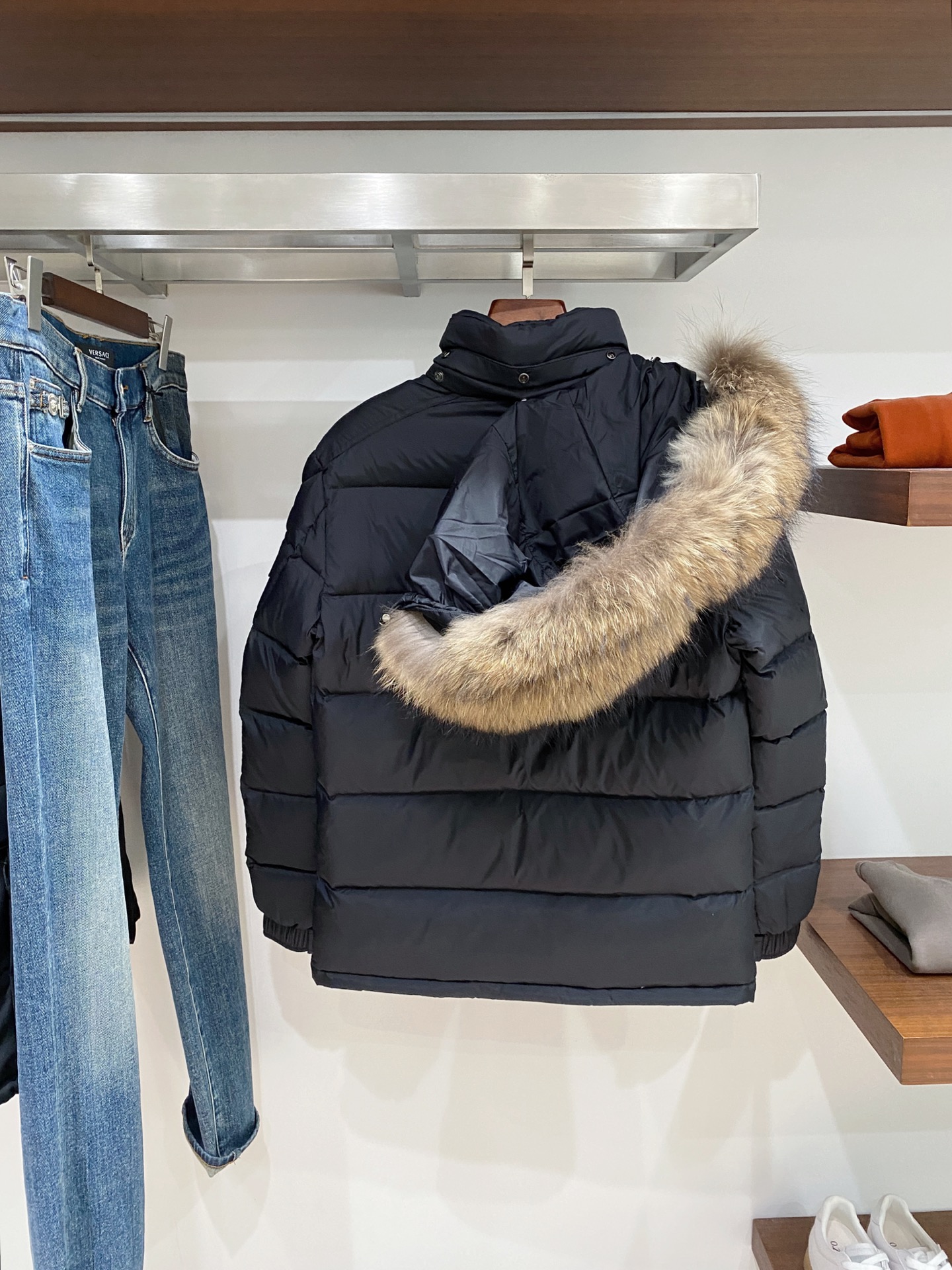 蒙口、2025最新款男士羽绒服、面料柔软舒适 ．上身版型超赞 ．拉链．辅料都是客供 、进口面料，轻便舒适