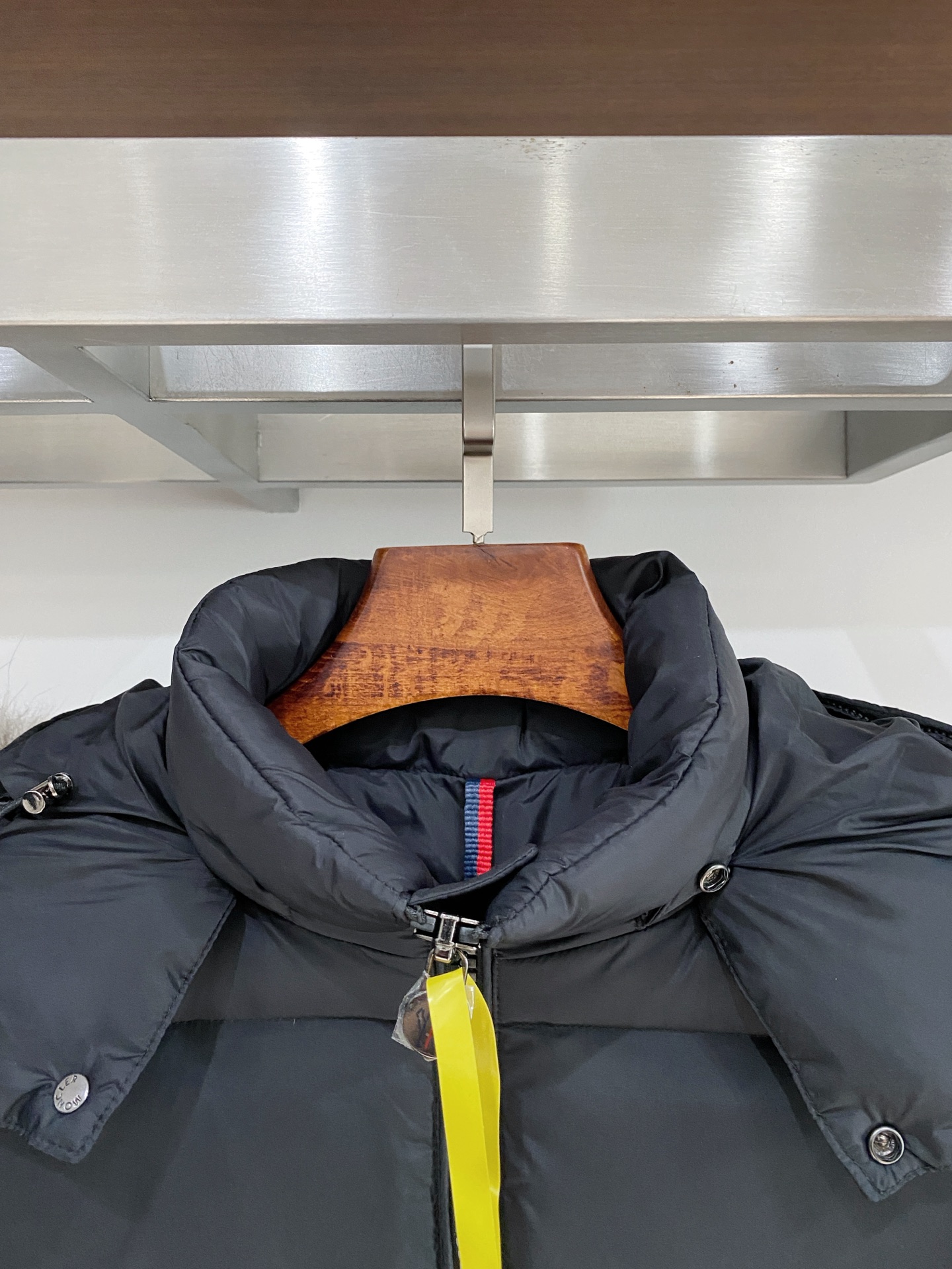 蒙口、2025最新款男士羽绒服、面料柔软舒适 ．上身版型超赞 ．拉链．辅料都是客供 、进口面料，轻便舒适