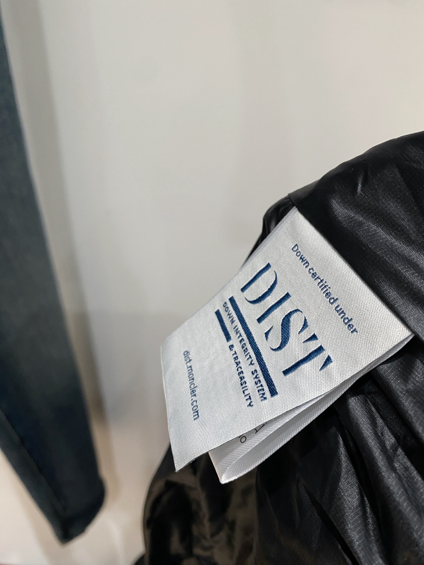 蒙口、2025最新款男士羽绒服、面料柔软舒适 ．上身版型超赞 ．拉链．辅料都是客供 、进口面料，轻便舒适