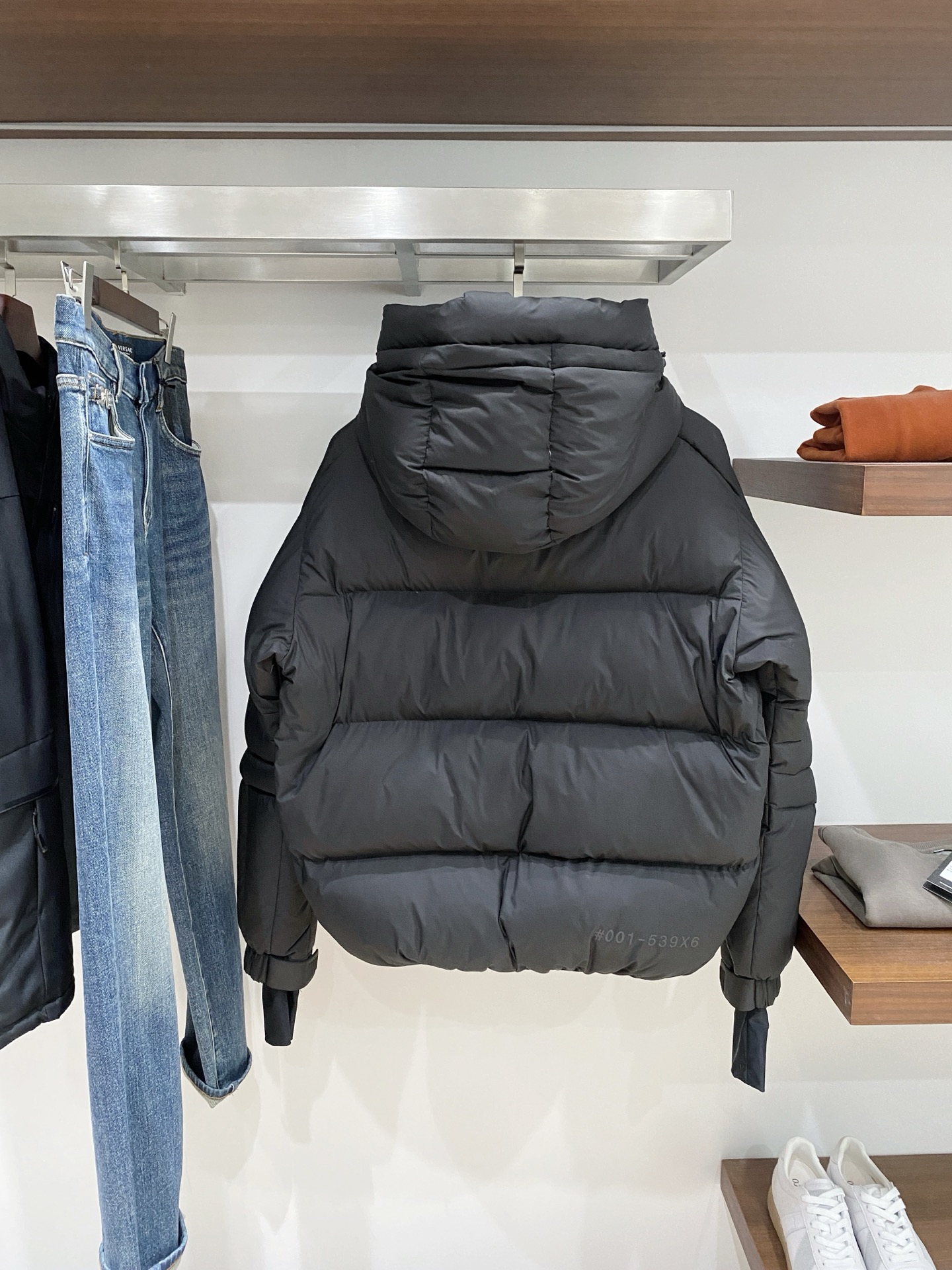 蒙口、2025最新款男士羽绒服、面料柔软舒适 ．上身版型超赞 ．拉链．辅料都是客供 、进口面料，轻便舒适