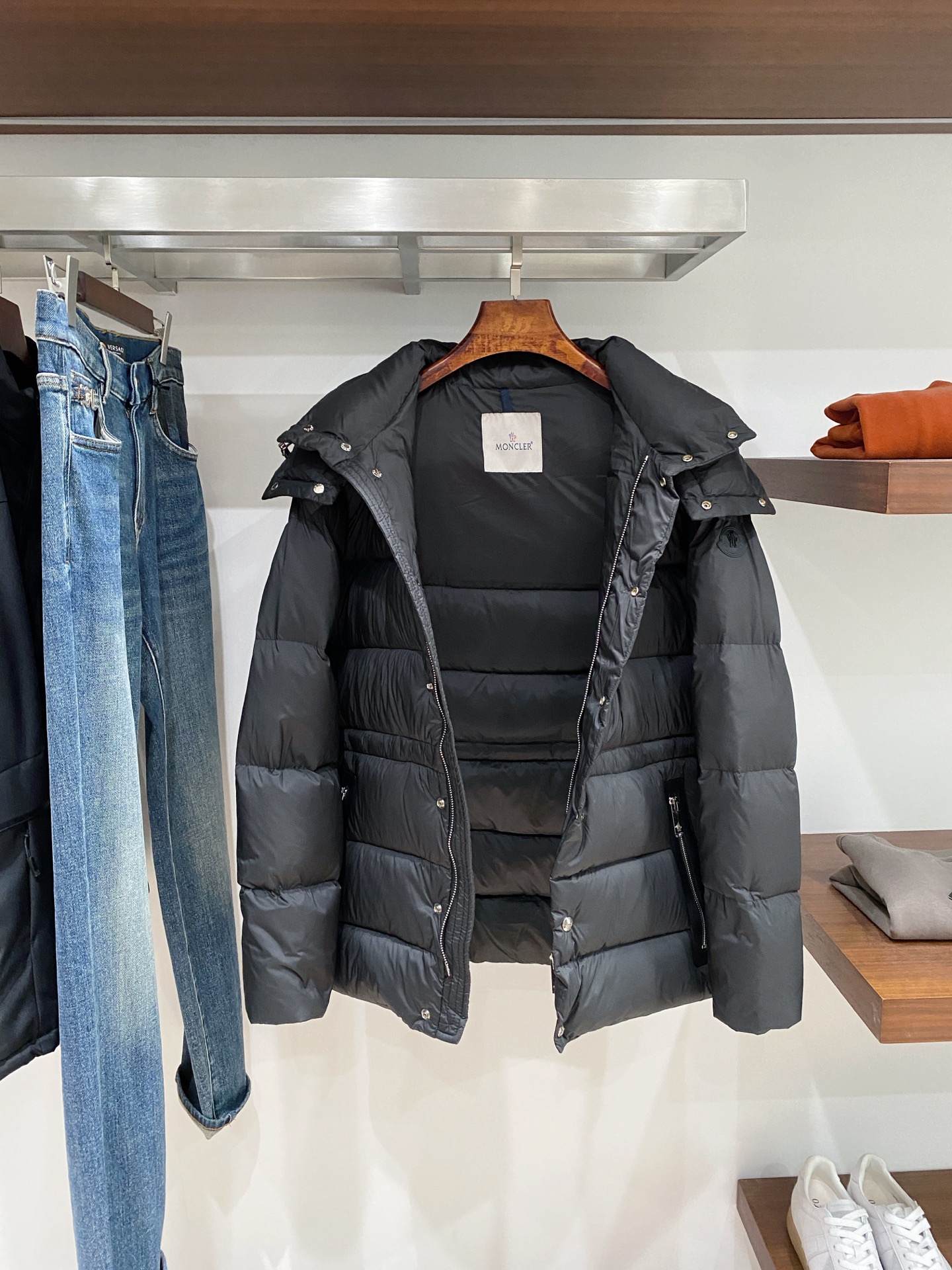 蒙口、2025最新款男士羽绒服、面料柔软舒适 ．上身版型超赞 ．拉链．辅料都是客供 、进口面料，轻便舒适