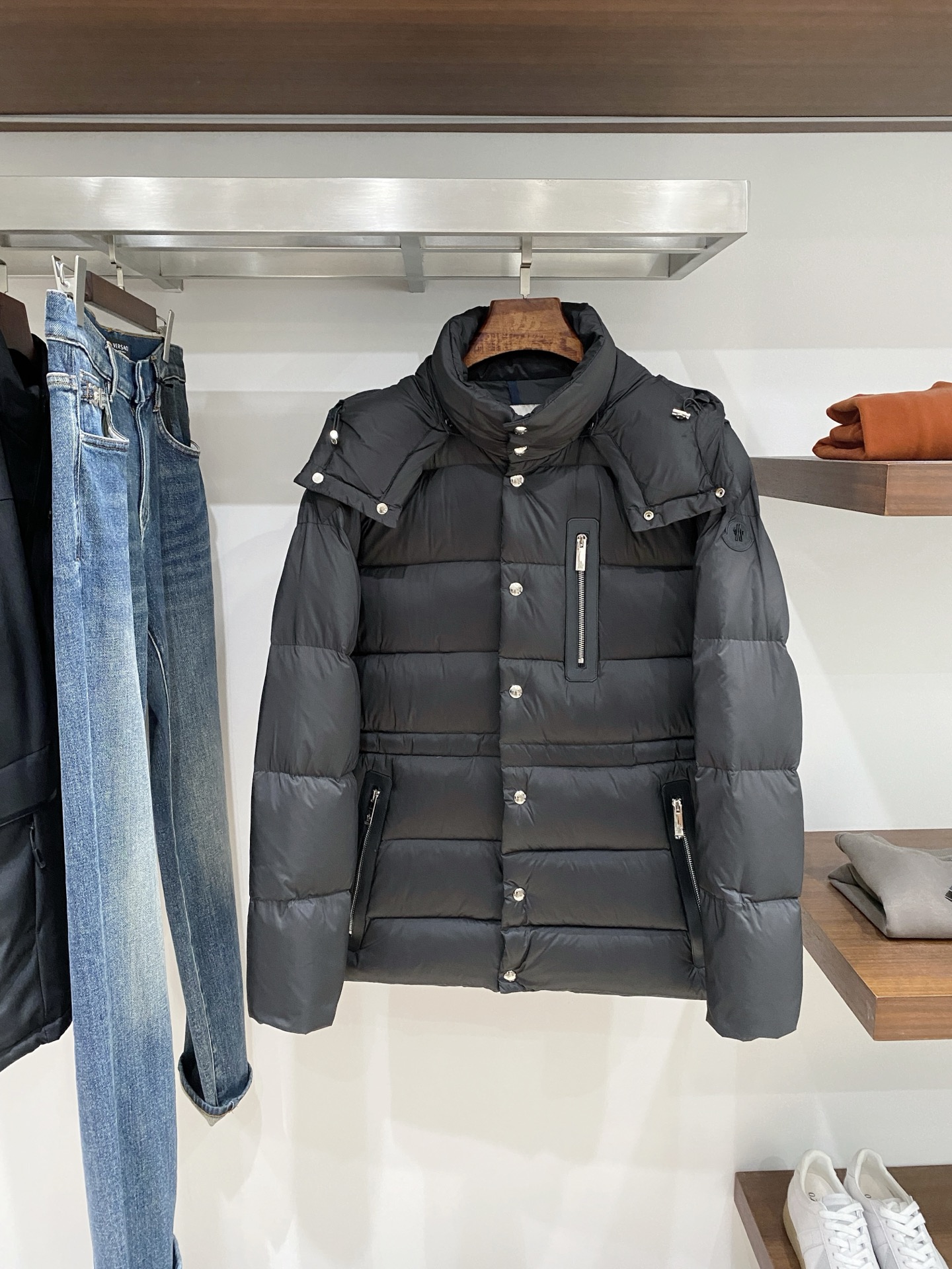 蒙口、2025最新款男士羽绒服、面料柔软舒适 ．上身版型超赞 ．拉链．辅料都是客供 、进口面料，轻便舒适